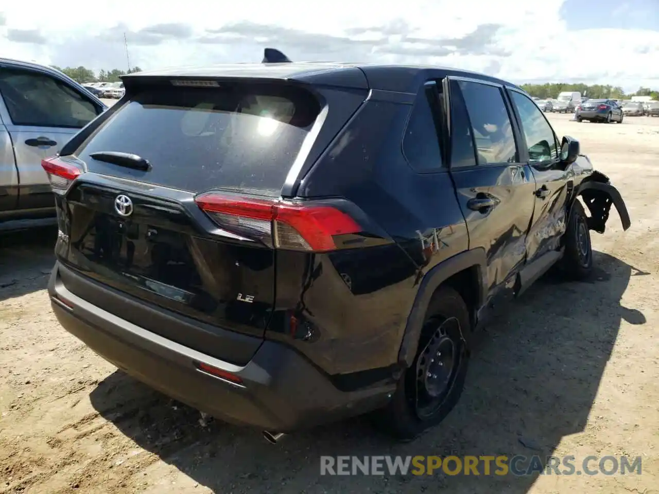 4 Photograph of a damaged car 2T3H1RFV1NW190241 TOYOTA RAV4 2022