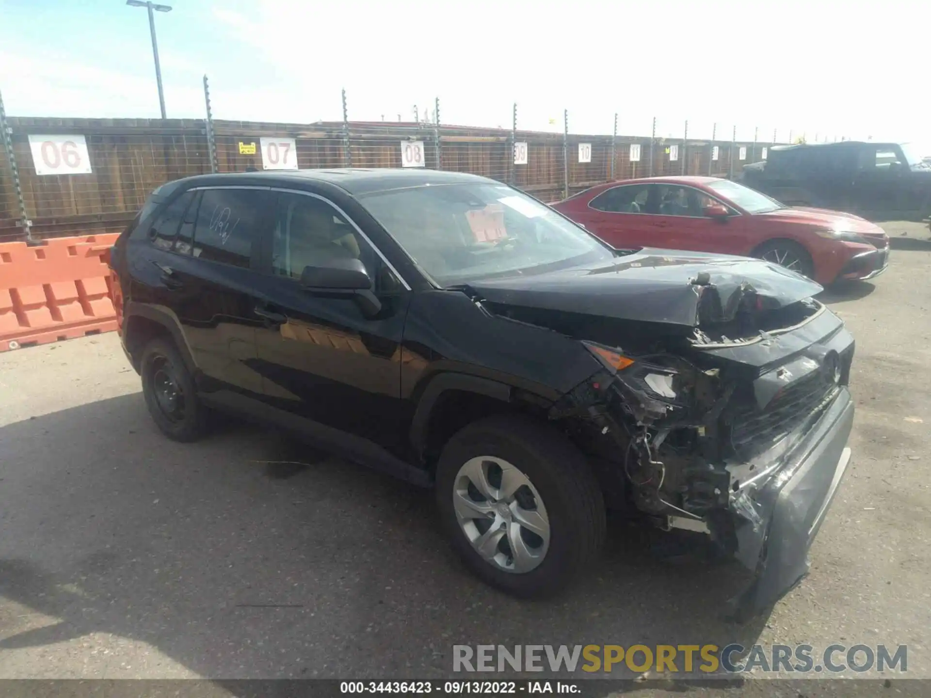 1 Photograph of a damaged car 2T3H1RFV2NC176169 TOYOTA RAV4 2022