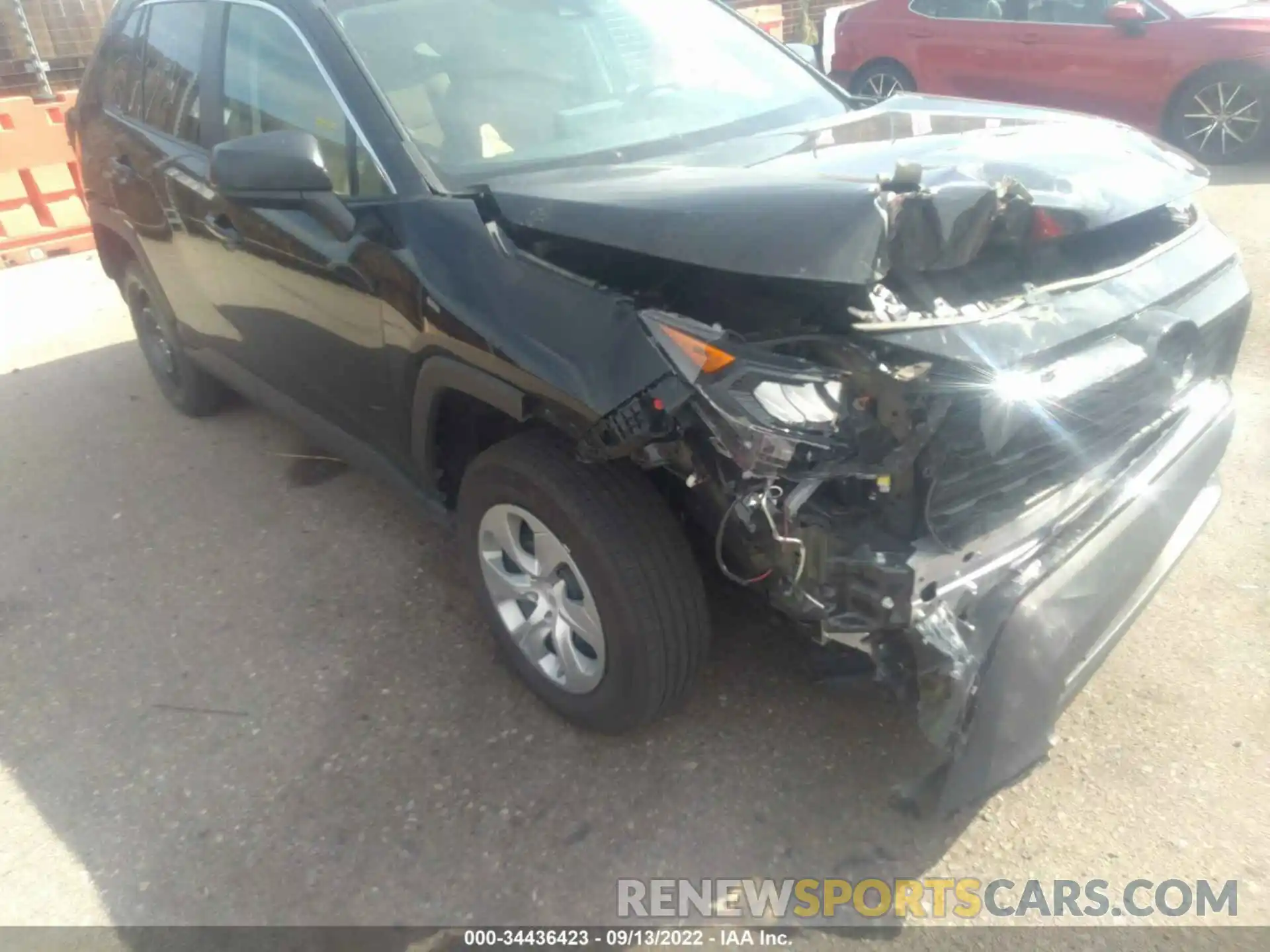 6 Photograph of a damaged car 2T3H1RFV2NC176169 TOYOTA RAV4 2022