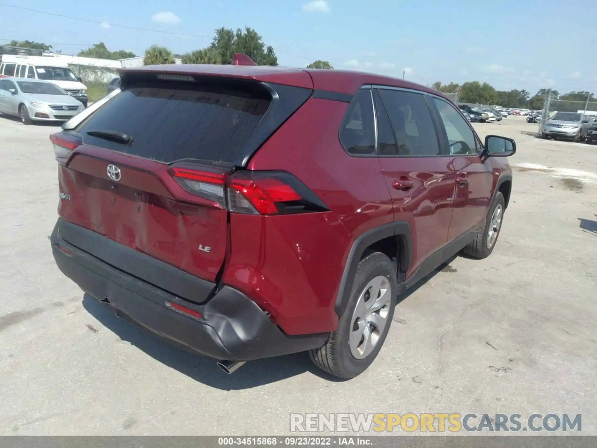 4 Photograph of a damaged car 2T3H1RFV2NW192726 TOYOTA RAV4 2022