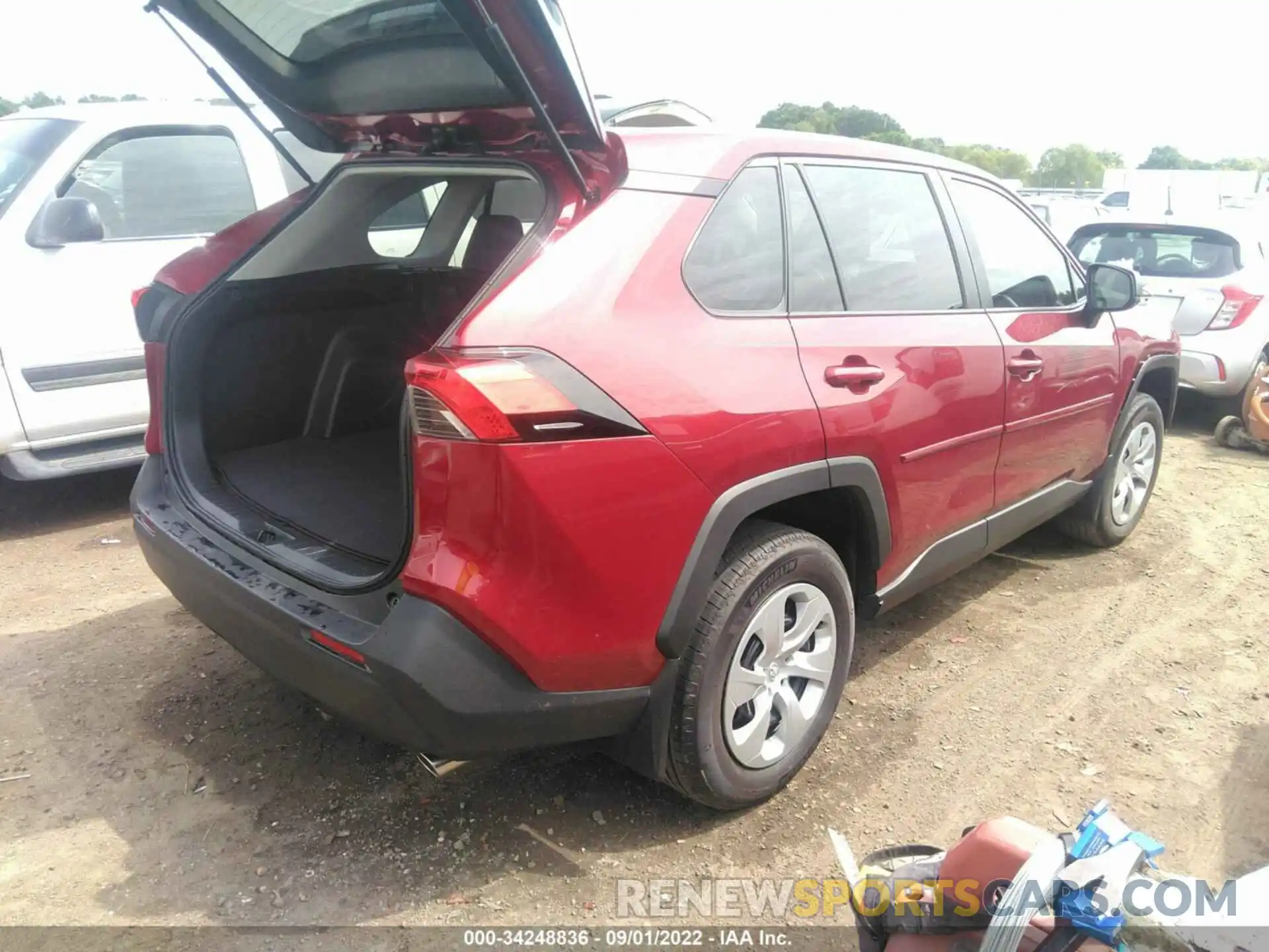 4 Photograph of a damaged car 2T3H1RFV2NW201599 TOYOTA RAV4 2022