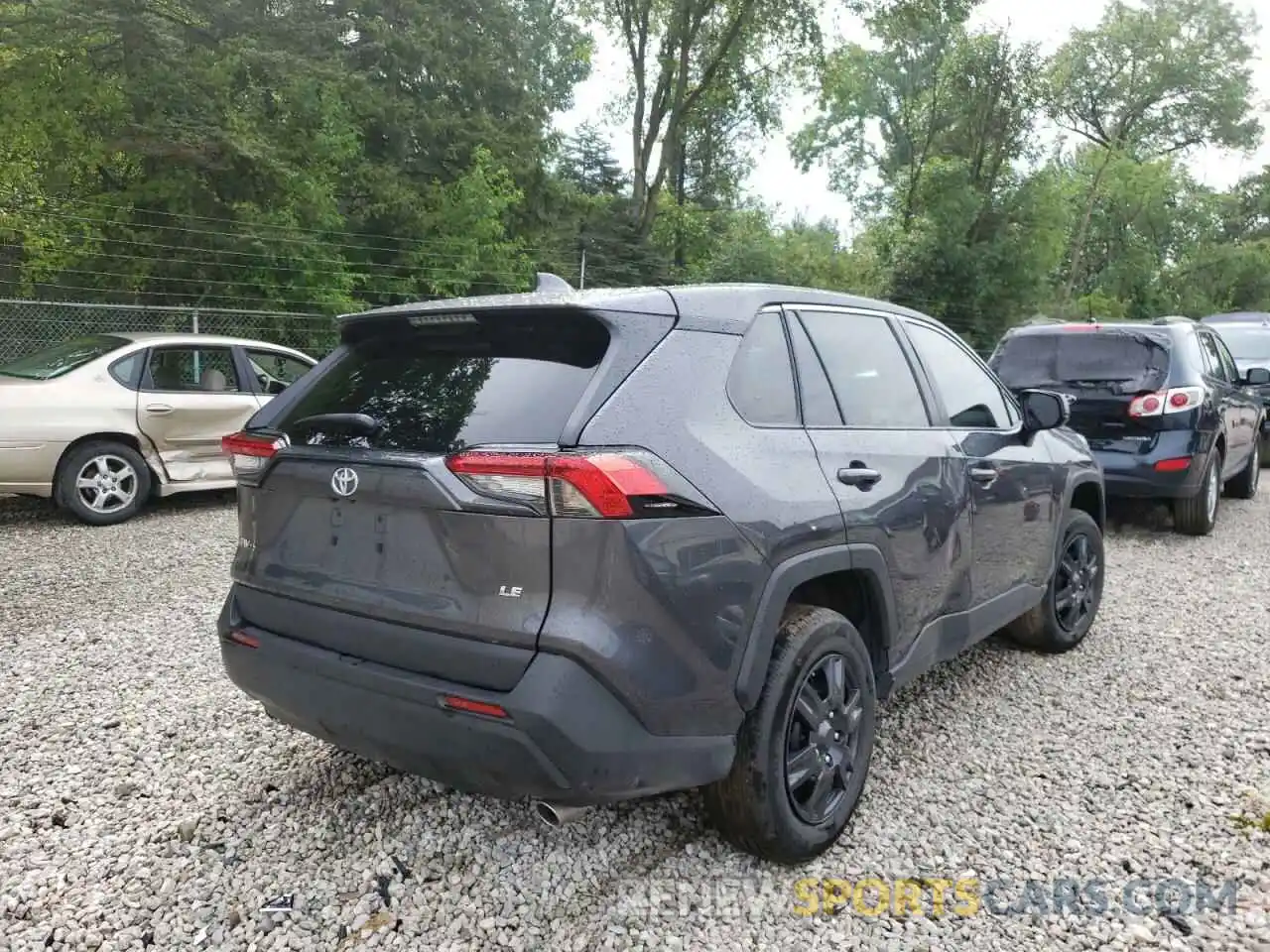 4 Photograph of a damaged car 2T3H1RFV3NW194677 TOYOTA RAV4 2022