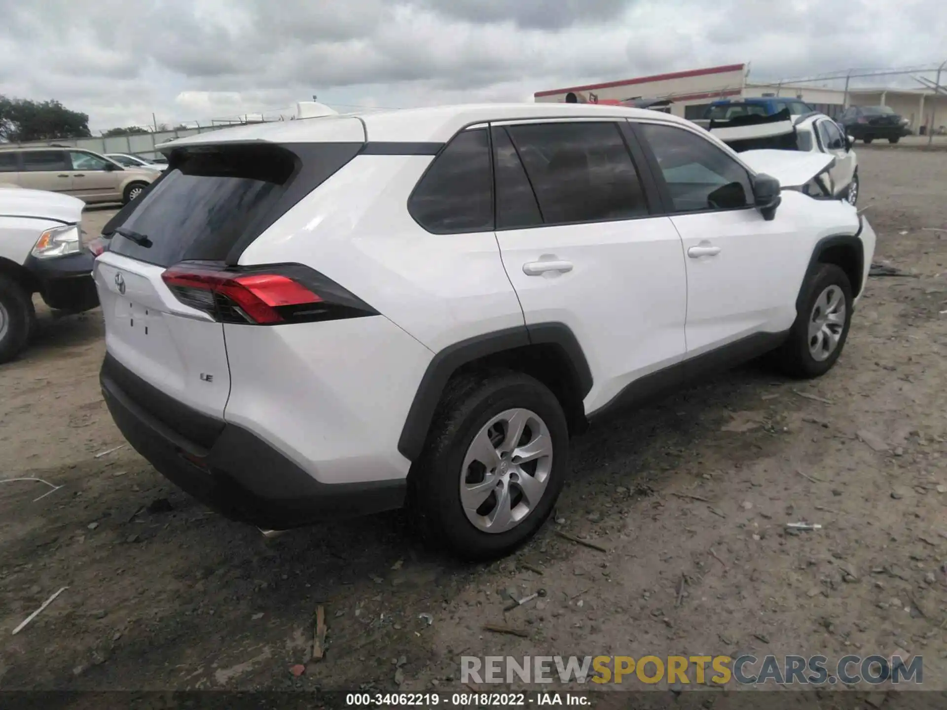 4 Photograph of a damaged car 2T3H1RFV4NC185861 TOYOTA RAV4 2022