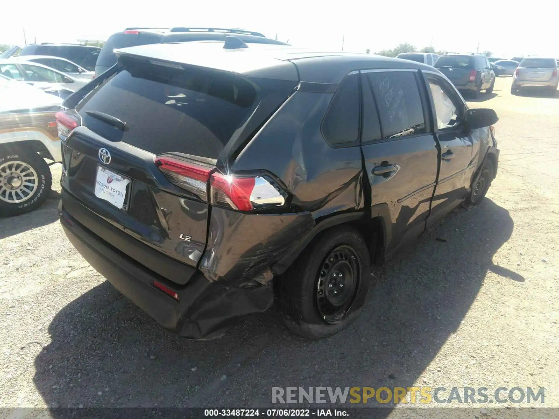 4 Photograph of a damaged car 2T3H1RFV5NC192561 TOYOTA RAV4 2022