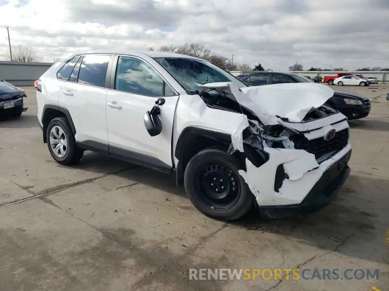 4 Photograph of a damaged car 2T3H1RFV6NC204118 TOYOTA RAV4 2022