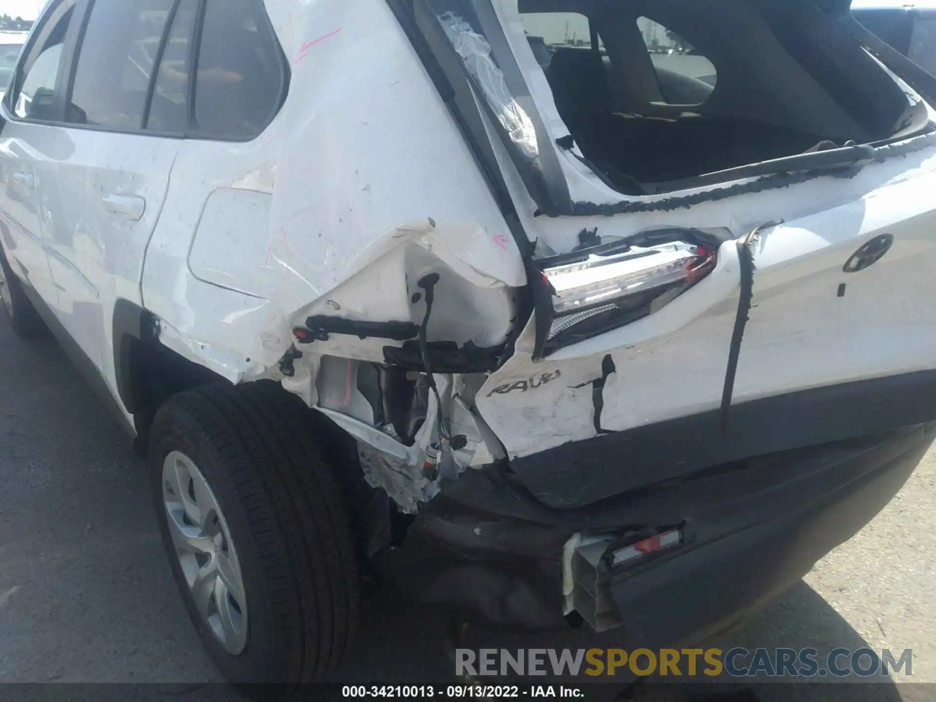 6 Photograph of a damaged car 2T3H1RFV7NC195798 TOYOTA RAV4 2022