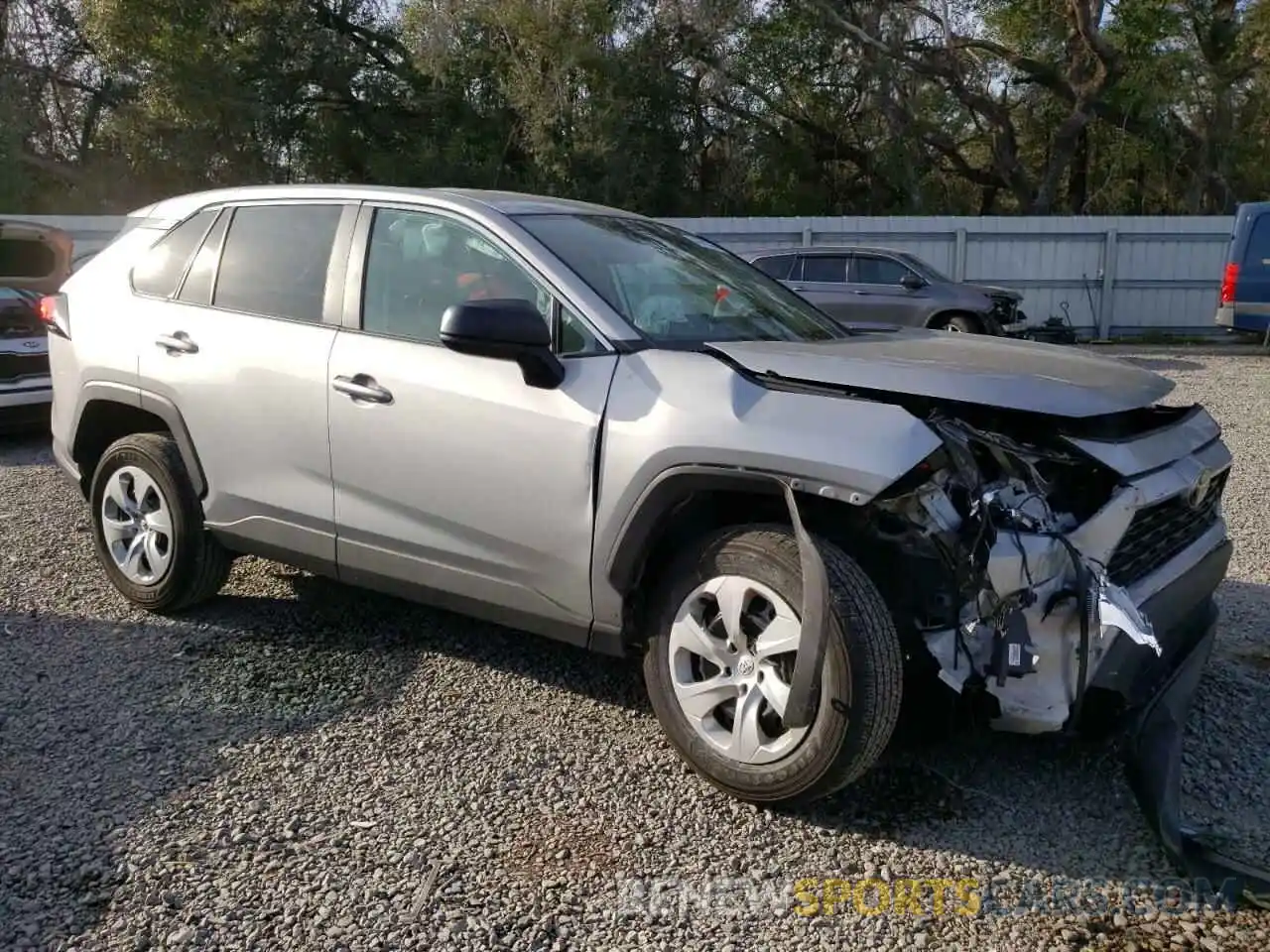 4 Photograph of a damaged car 2T3H1RFV7NW224179 TOYOTA RAV4 2022