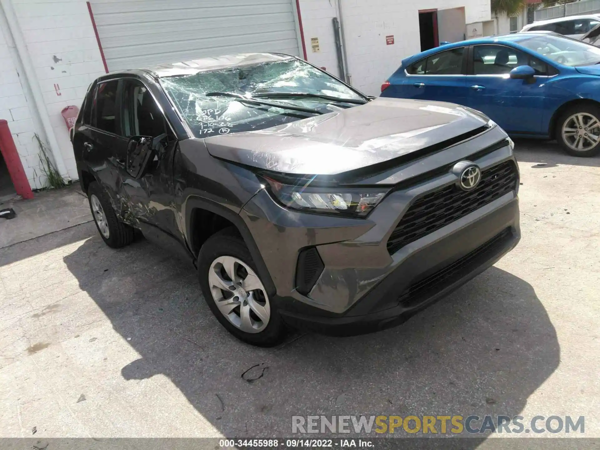 1 Photograph of a damaged car 2T3H1RFV8NC202354 TOYOTA RAV4 2022