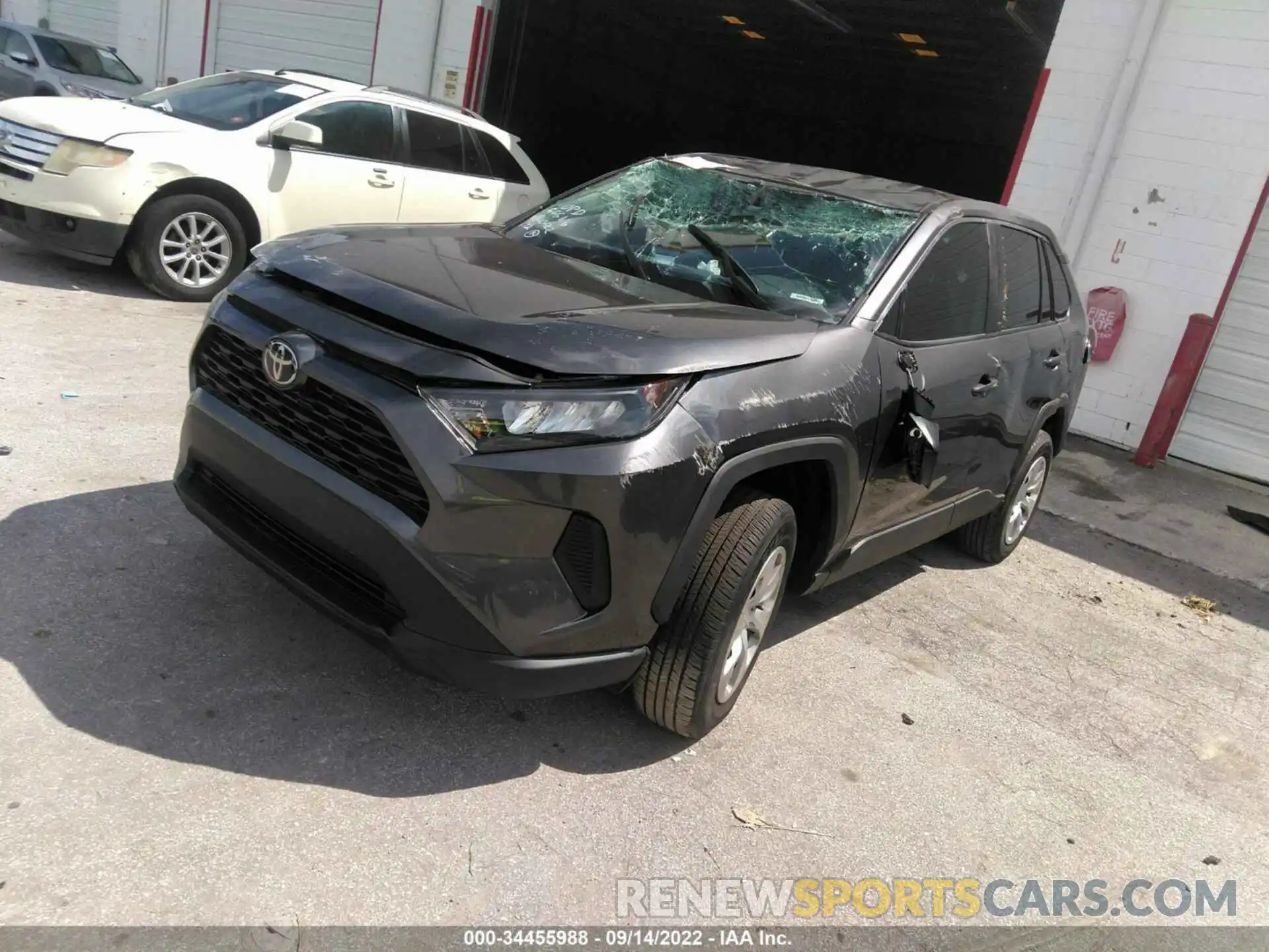 2 Photograph of a damaged car 2T3H1RFV8NC202354 TOYOTA RAV4 2022