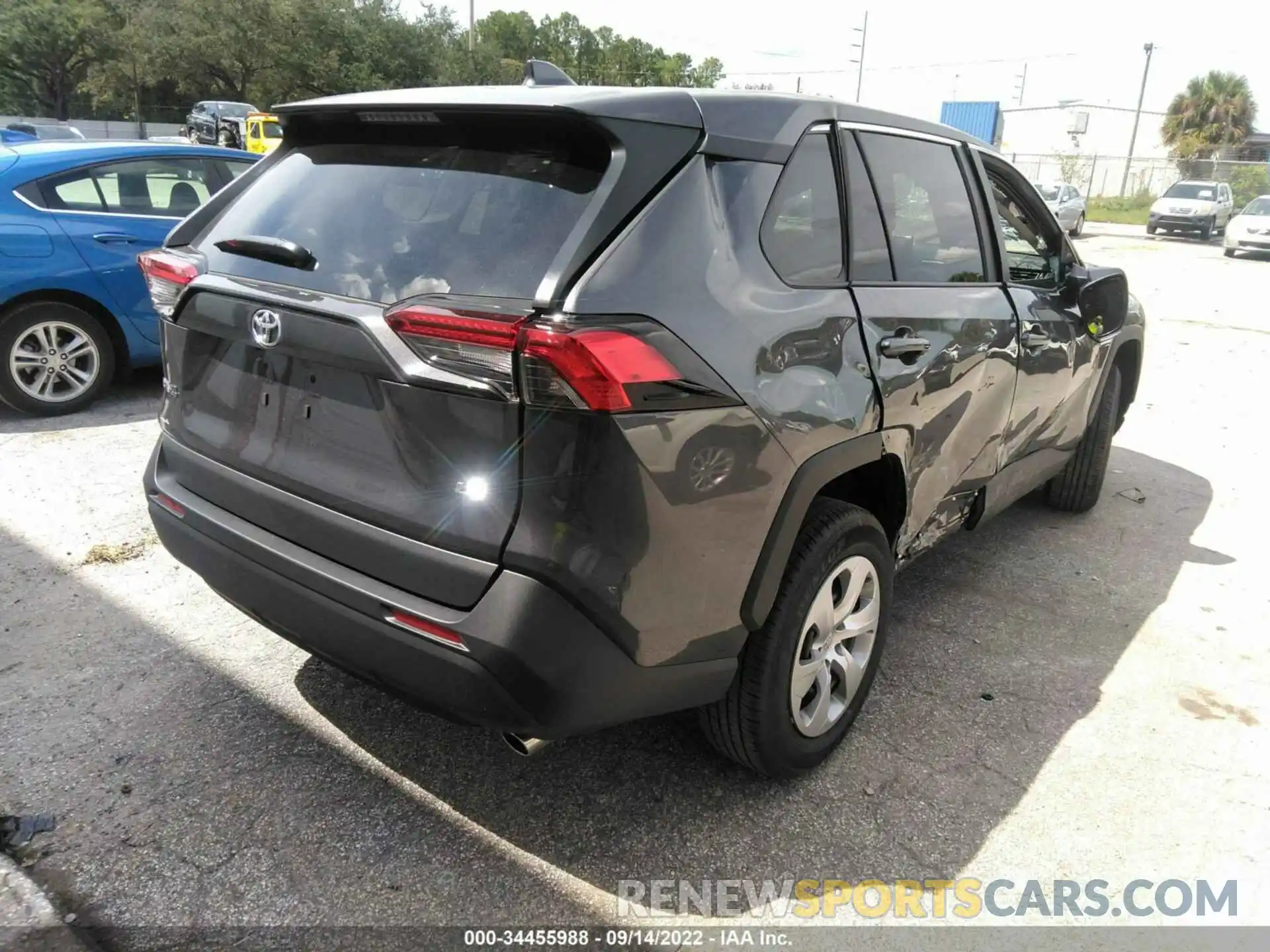 4 Photograph of a damaged car 2T3H1RFV8NC202354 TOYOTA RAV4 2022