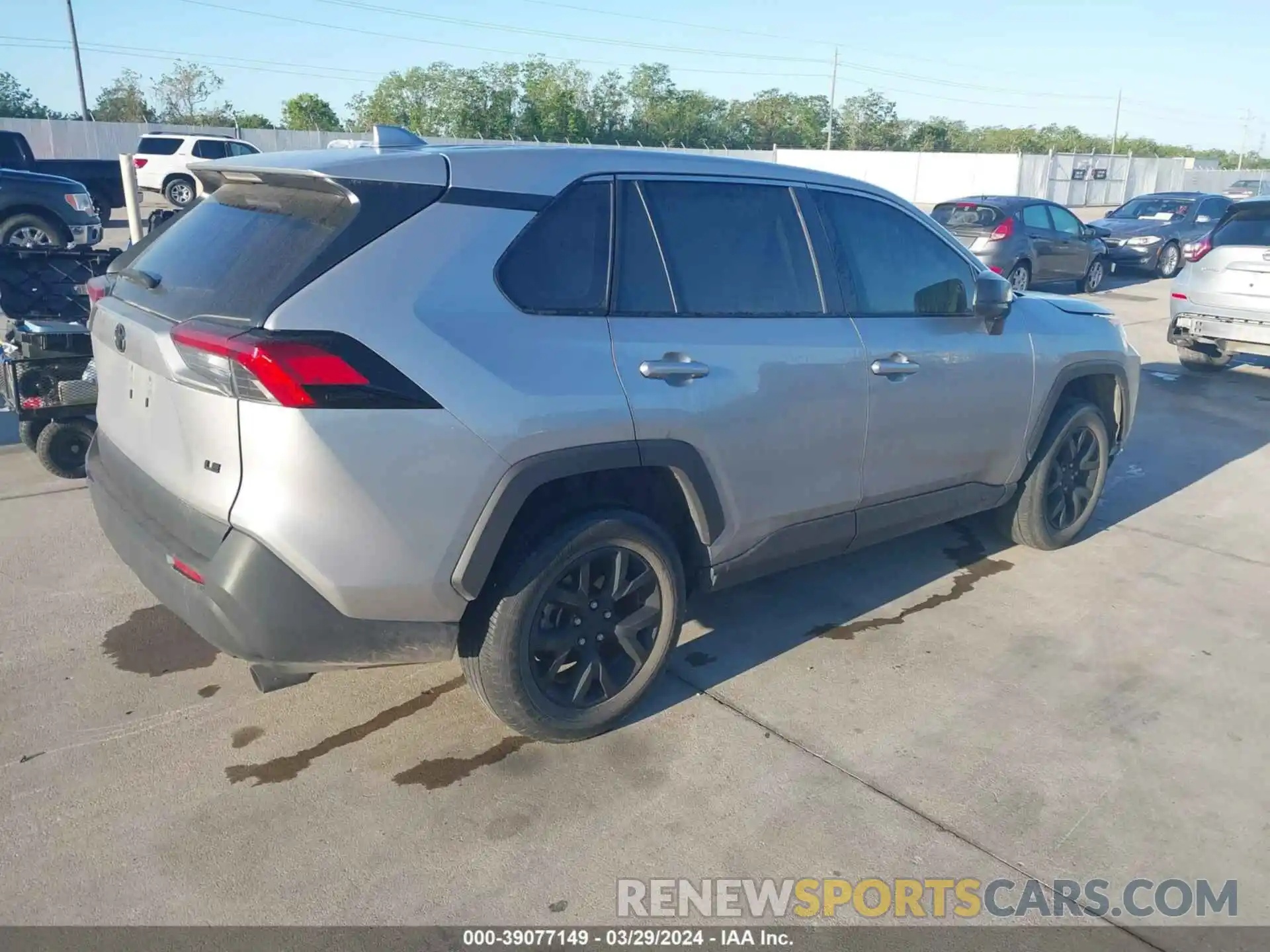 4 Photograph of a damaged car 2T3H1RFV9NC190666 TOYOTA RAV4 2022