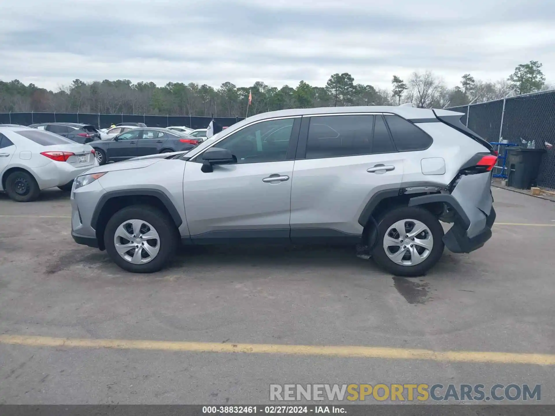 14 Photograph of a damaged car 2T3H1RFV9NW187023 TOYOTA RAV4 2022