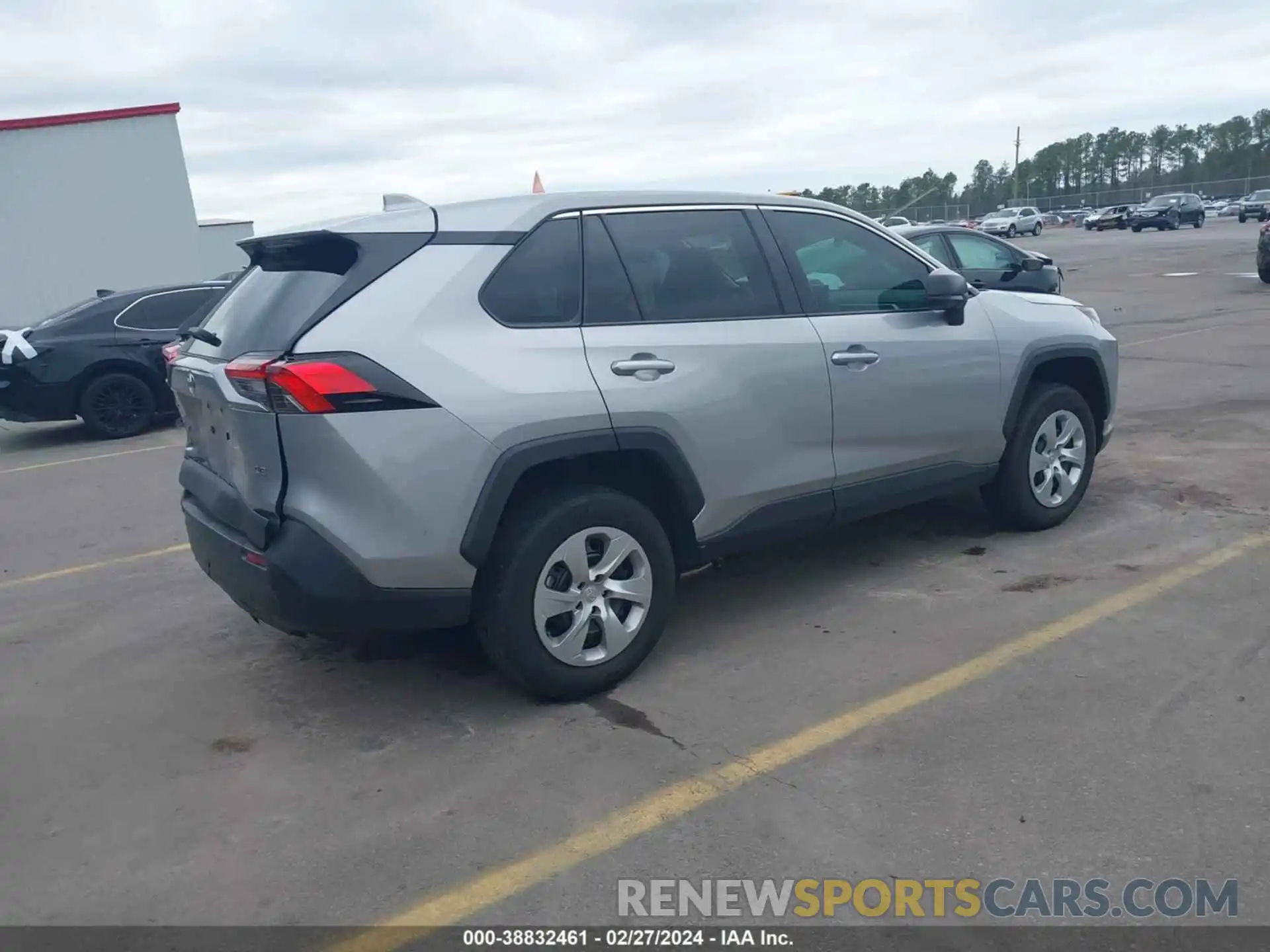 4 Photograph of a damaged car 2T3H1RFV9NW187023 TOYOTA RAV4 2022