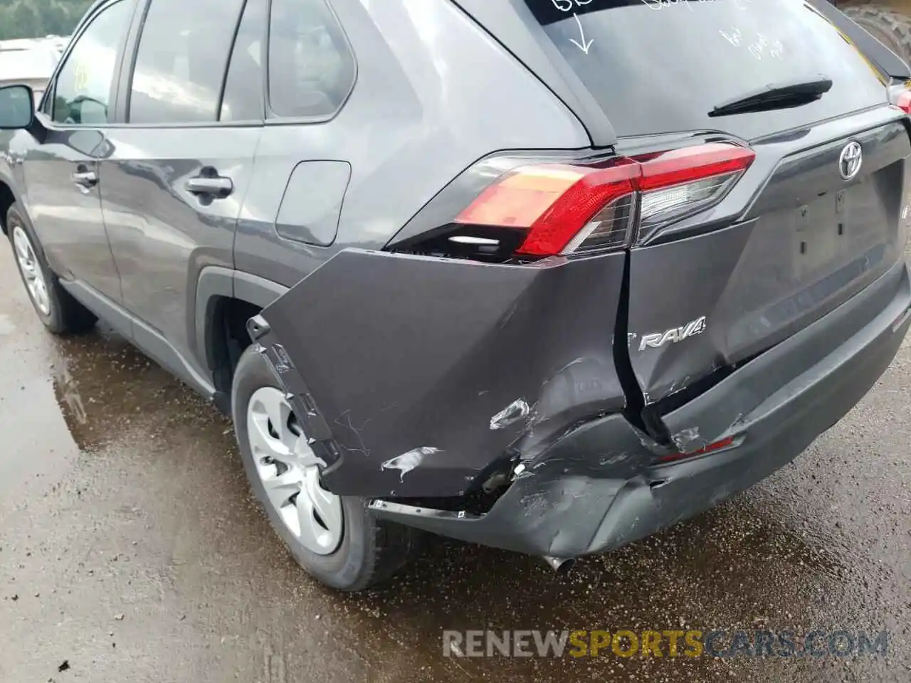 9 Photograph of a damaged car 2T3H1RFV9NW188110 TOYOTA RAV4 2022