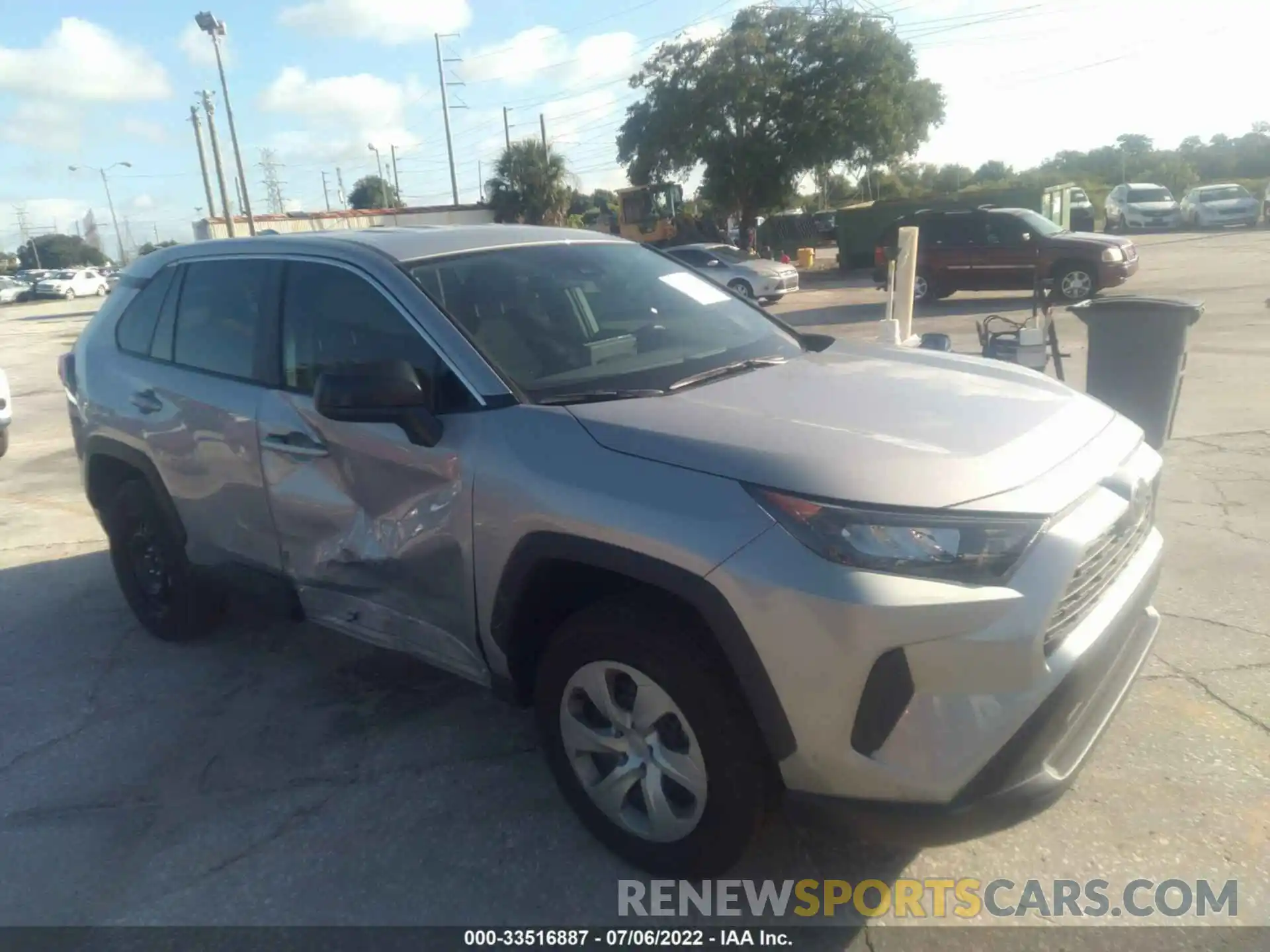 1 Photograph of a damaged car 2T3H1RFV9NW202510 TOYOTA RAV4 2022