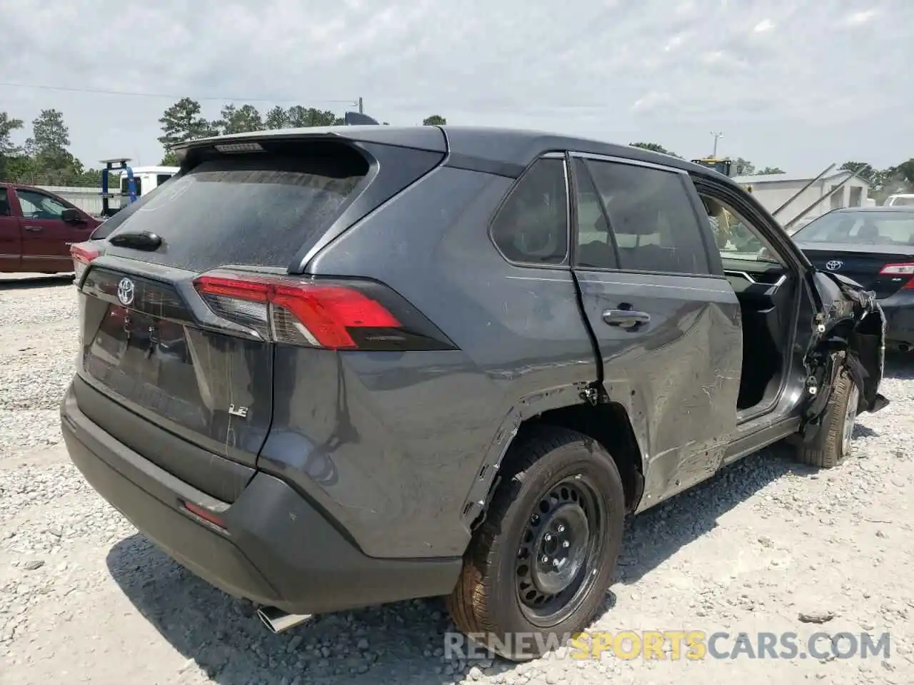 4 Photograph of a damaged car 2T3H1RFVXNC176727 TOYOTA RAV4 2022