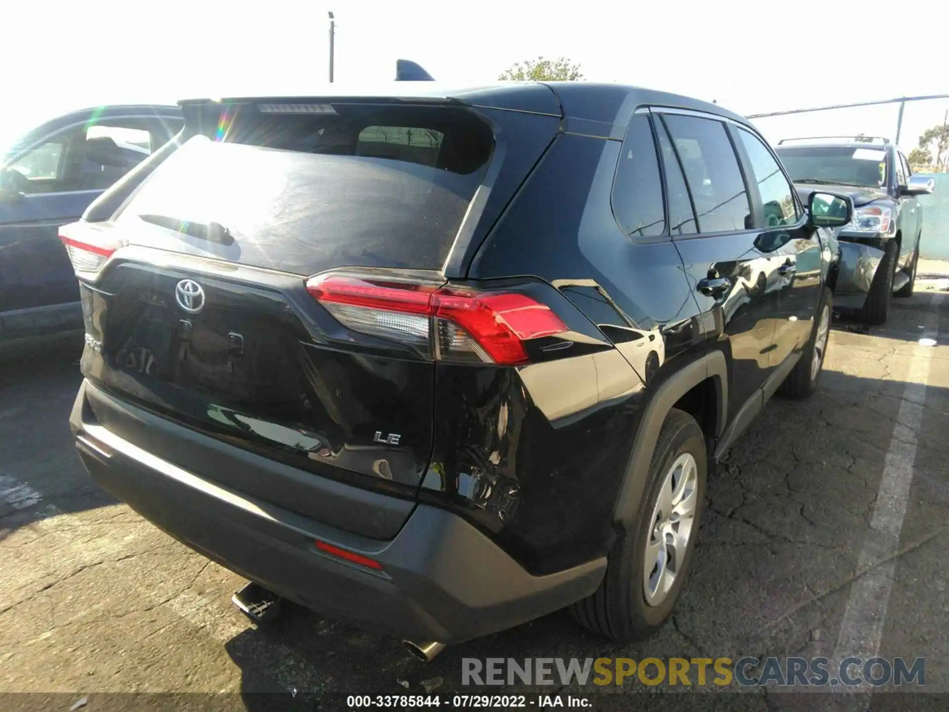 4 Photograph of a damaged car 2T3H1RFVXNW199083 TOYOTA RAV4 2022