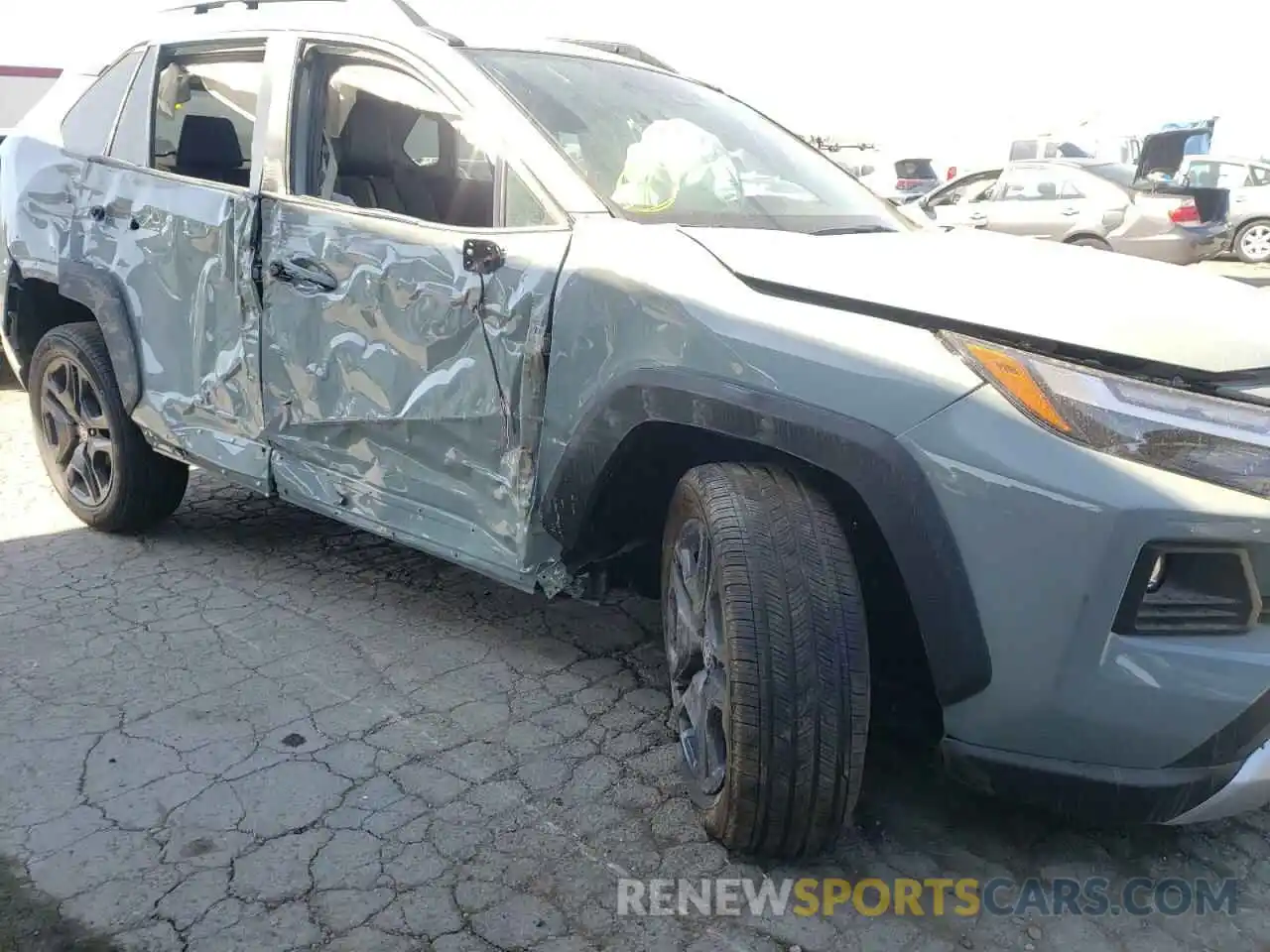 9 Photograph of a damaged car 2T3J1RFV2NW263795 TOYOTA RAV4 2022