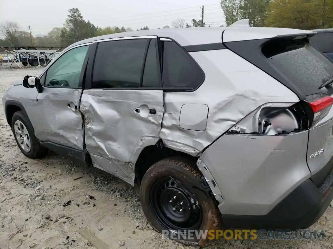 9 Photograph of a damaged car 2T3K1RFV2NC183242 TOYOTA RAV4 2022