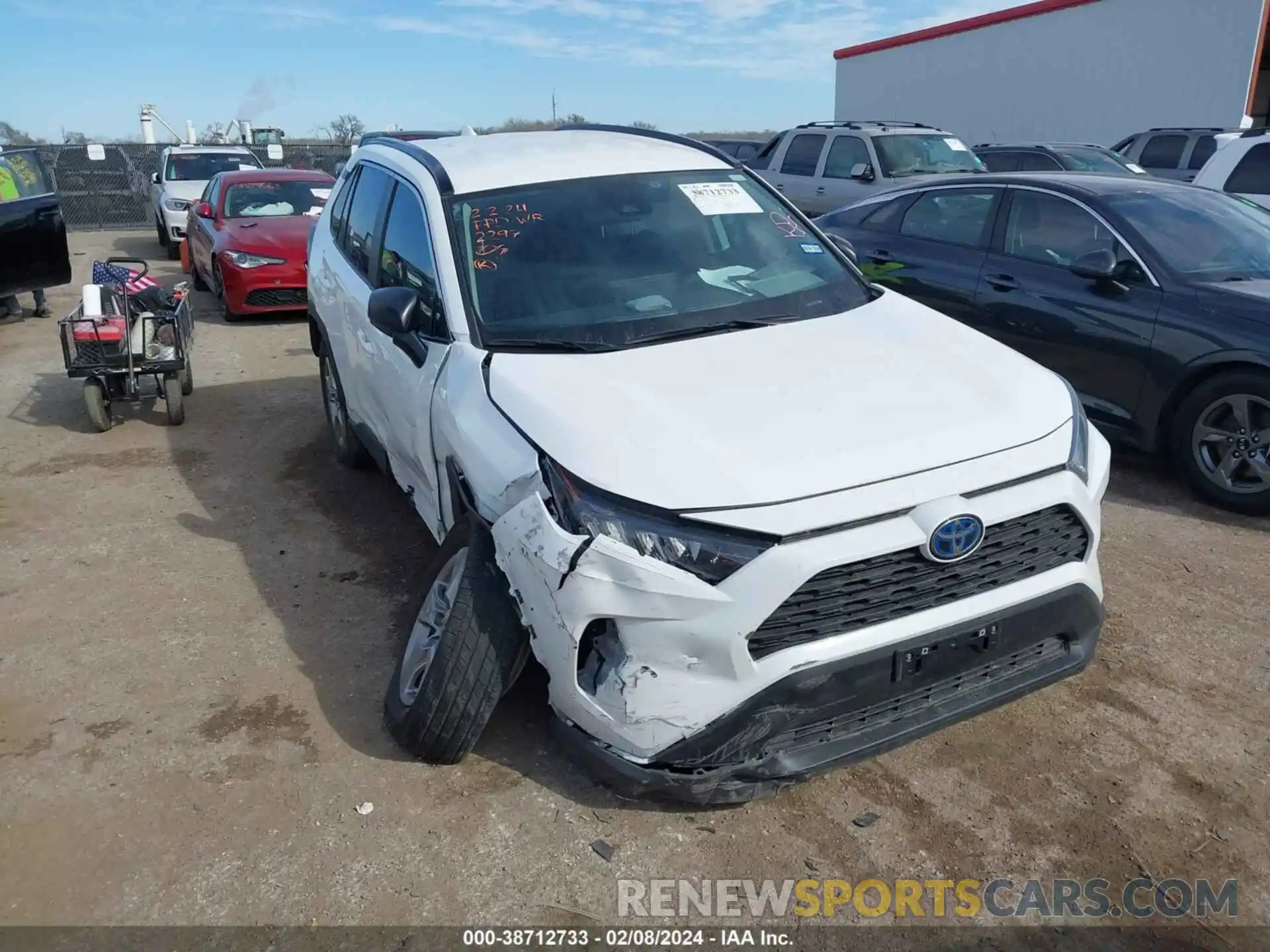 1 Photograph of a damaged car 2T3LWRFV8NW132297 TOYOTA RAV4 2022