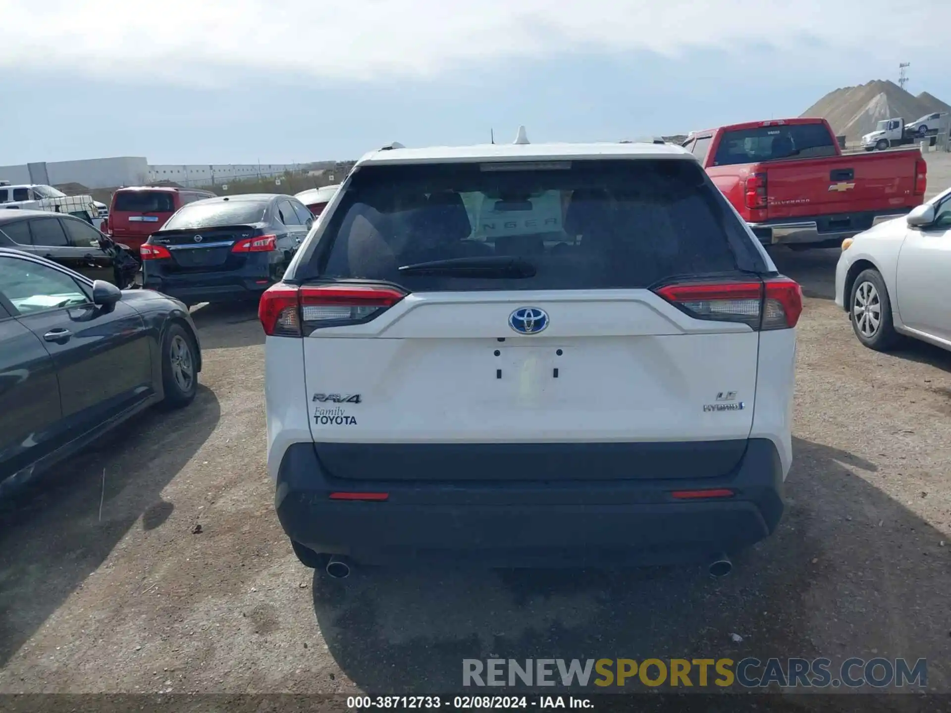 16 Photograph of a damaged car 2T3LWRFV8NW132297 TOYOTA RAV4 2022