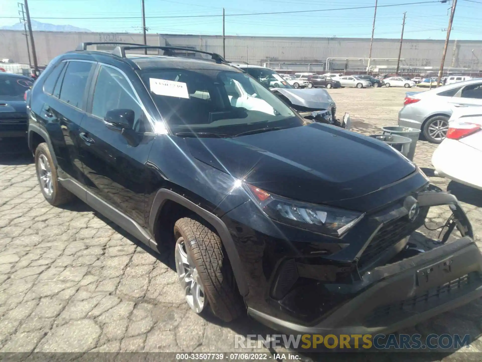 1 Photograph of a damaged car 2T3MWRFV1NW137197 TOYOTA RAV4 2022