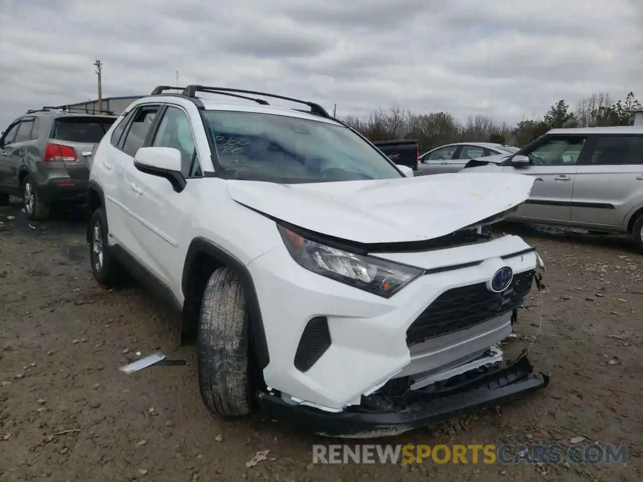 1 Photograph of a damaged car 2T3MWRFV5NW130270 TOYOTA RAV4 2022