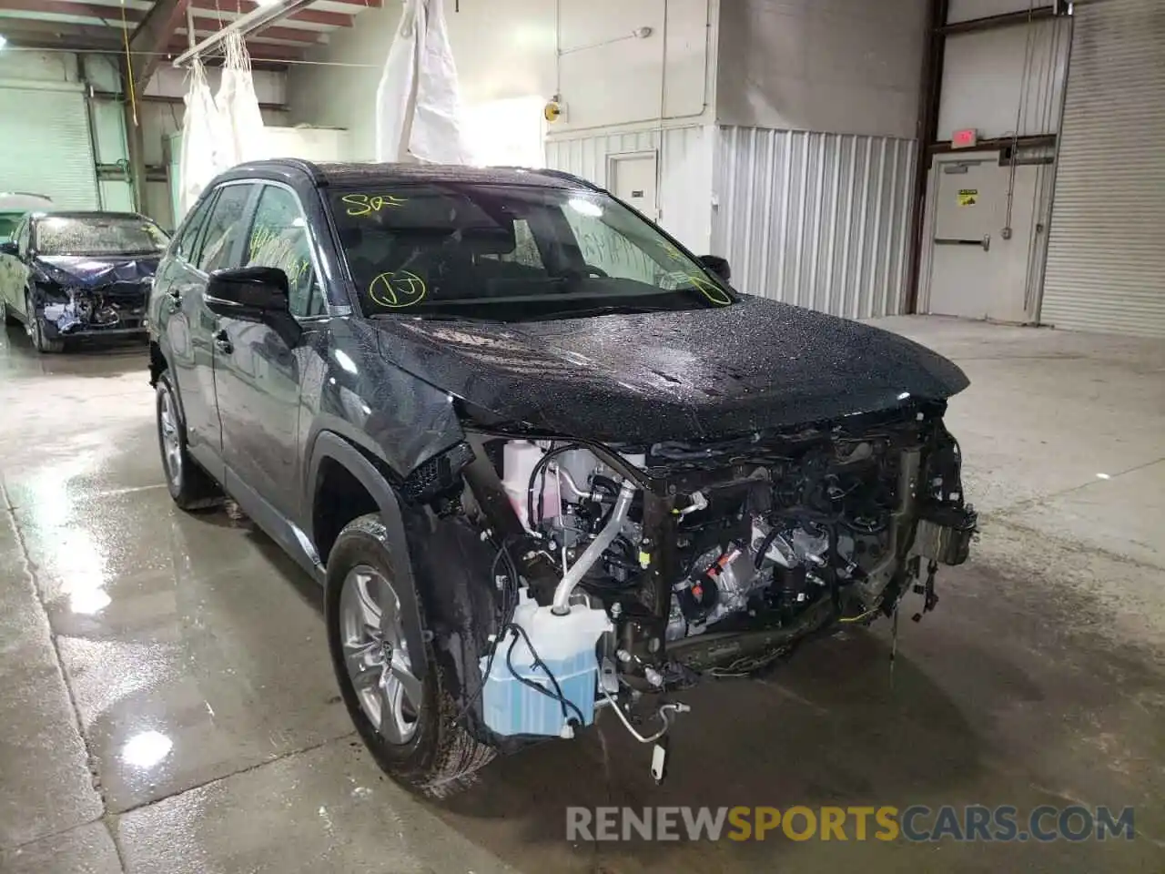 1 Photograph of a damaged car 2T3MWRFV8NW130618 TOYOTA RAV4 2022