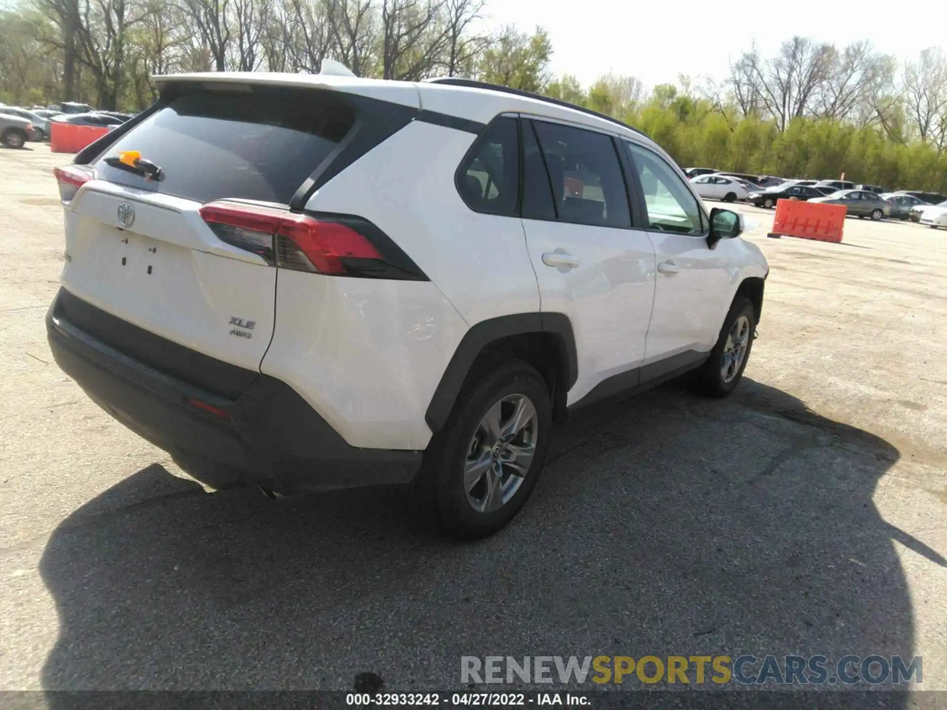 4 Photograph of a damaged car 2T3P1RFV2NC257121 TOYOTA RAV4 2022