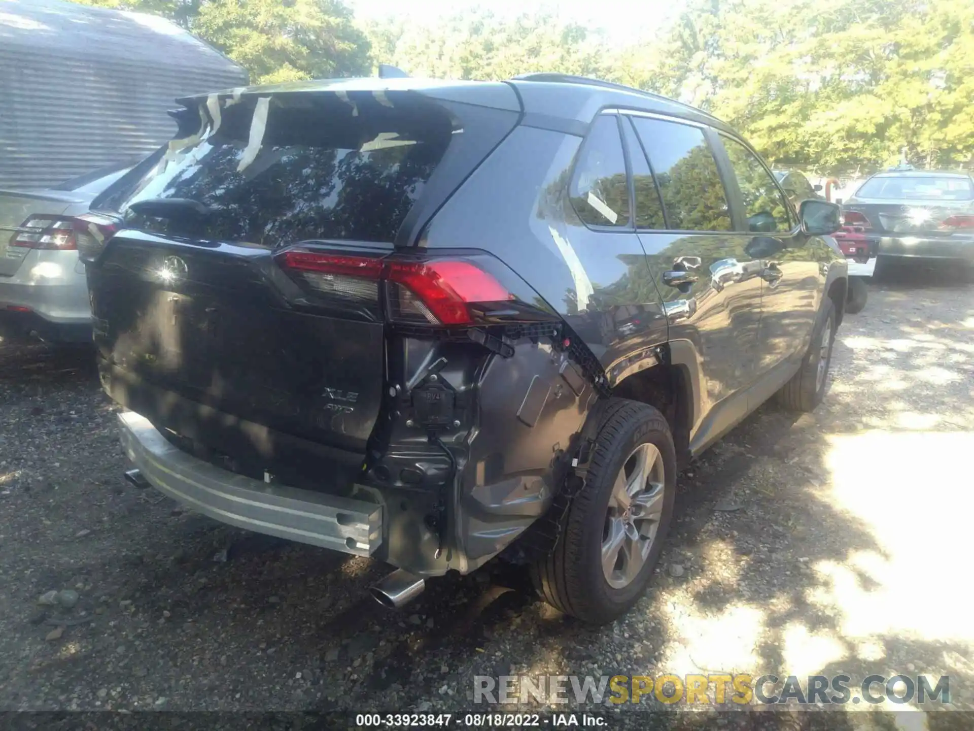 4 Photograph of a damaged car 2T3P1RFV2NC273223 TOYOTA RAV4 2022