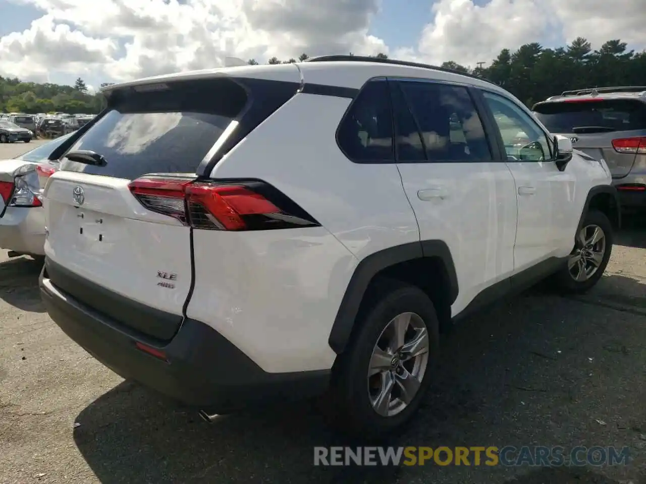 4 Photograph of a damaged car 2T3P1RFV2NC282794 TOYOTA RAV4 2022