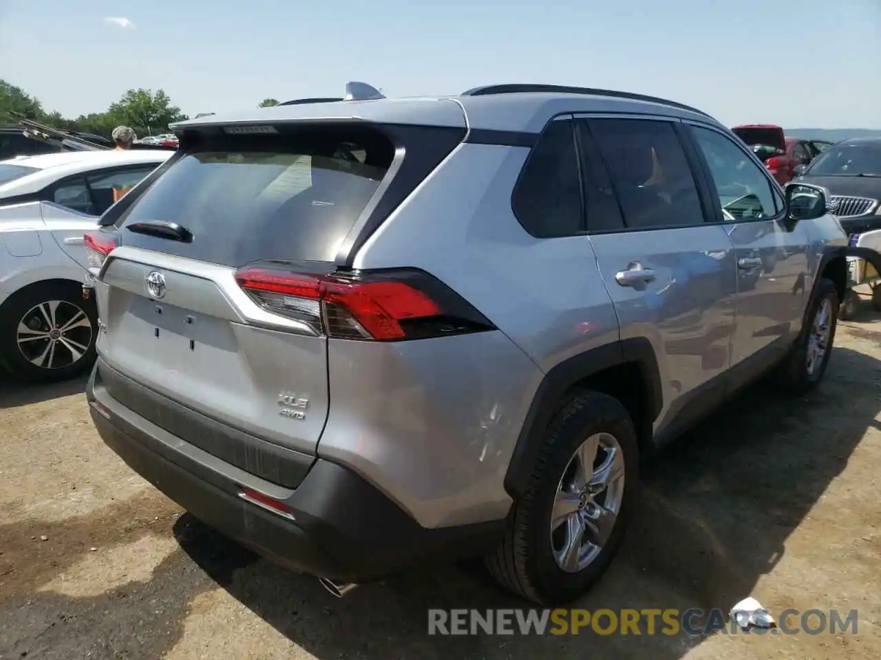 4 Photograph of a damaged car 2T3P1RFV2NC283752 TOYOTA RAV4 2022