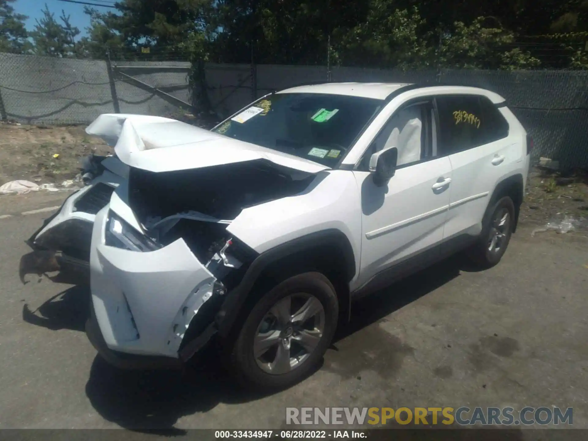 2 Photograph of a damaged car 2T3P1RFV2NW250510 TOYOTA RAV4 2022