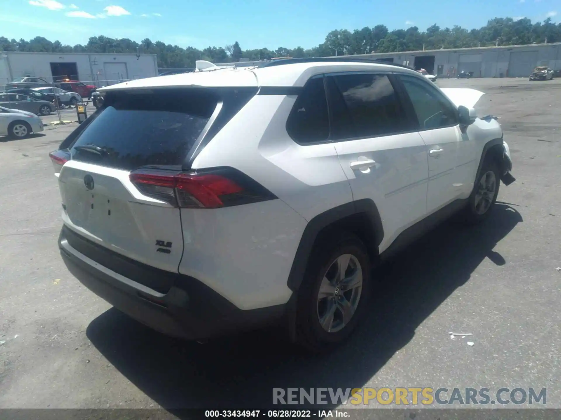 4 Photograph of a damaged car 2T3P1RFV2NW250510 TOYOTA RAV4 2022