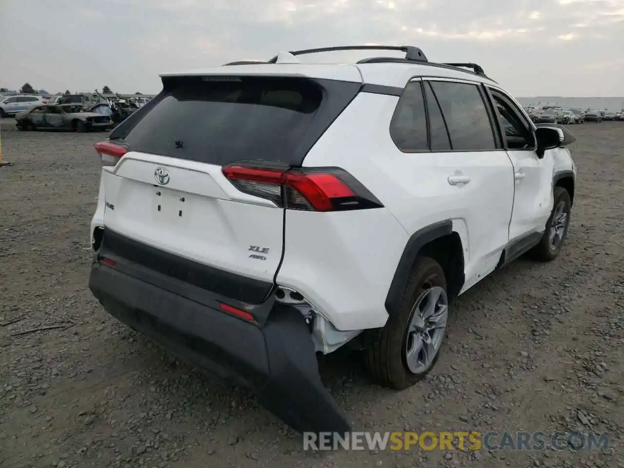 4 Photograph of a damaged car 2T3P1RFV4NC265821 TOYOTA RAV4 2022