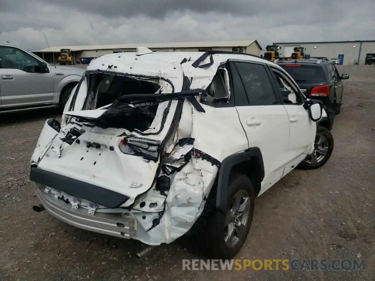 4 Photograph of a damaged car 2T3P1RFV5NC263222 TOYOTA RAV4 2022