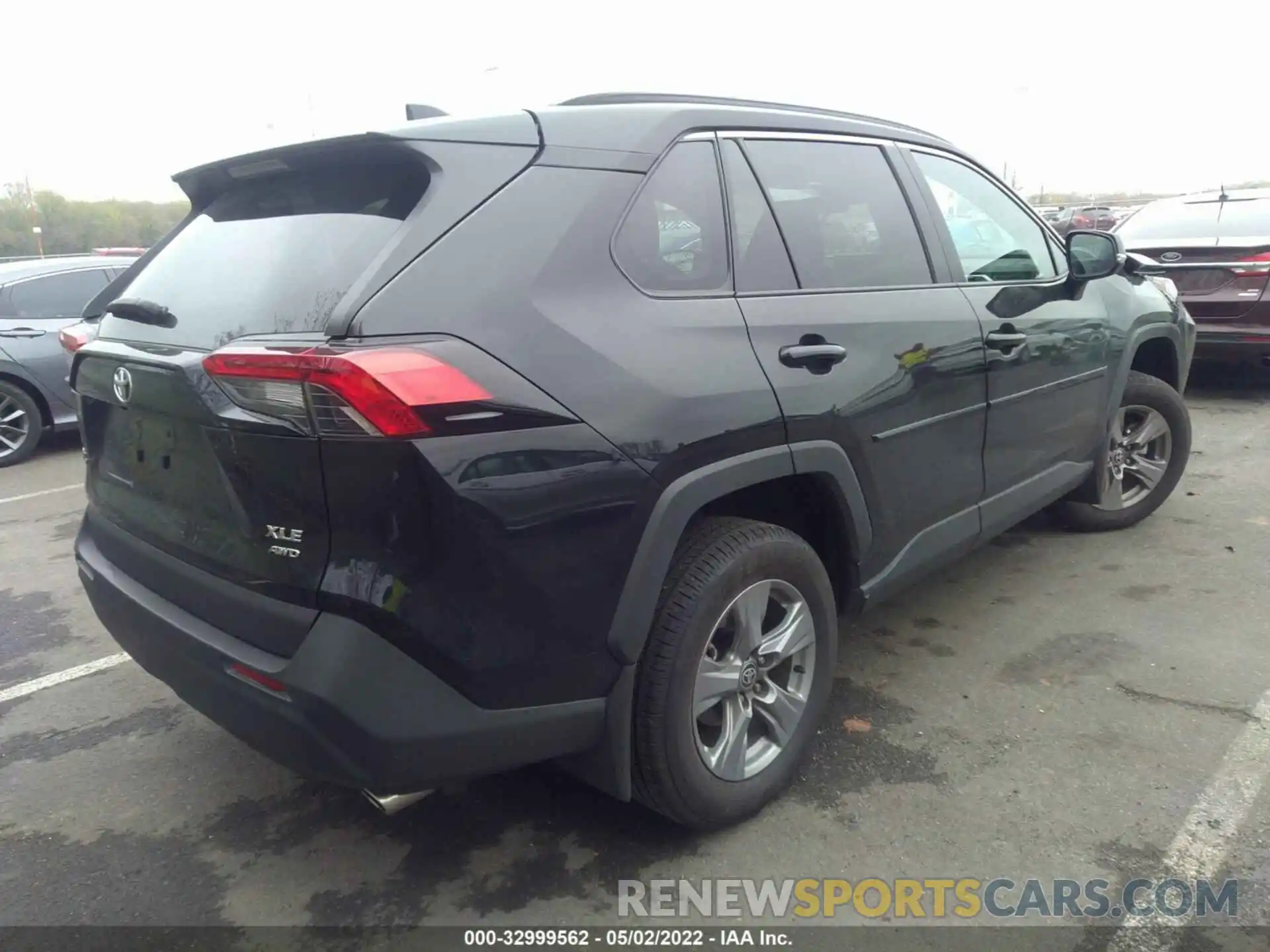 4 Photograph of a damaged car 2T3P1RFV5NC268131 TOYOTA RAV4 2022