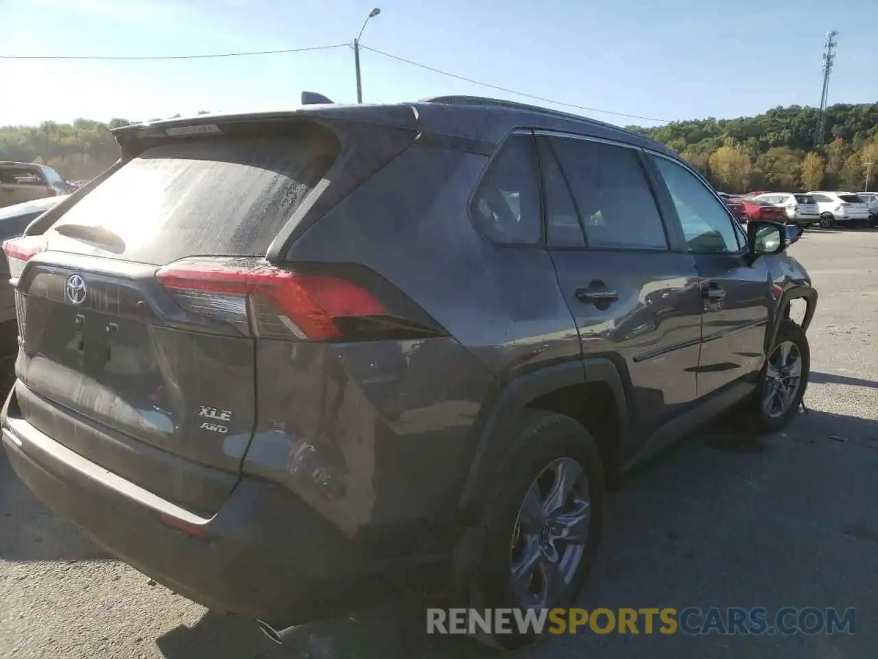 4 Photograph of a damaged car 2T3P1RFV5NC298505 TOYOTA RAV4 2022