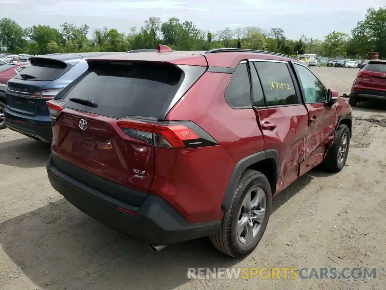 4 Photograph of a damaged car 2T3P1RFV5NW259038 TOYOTA RAV4 2022