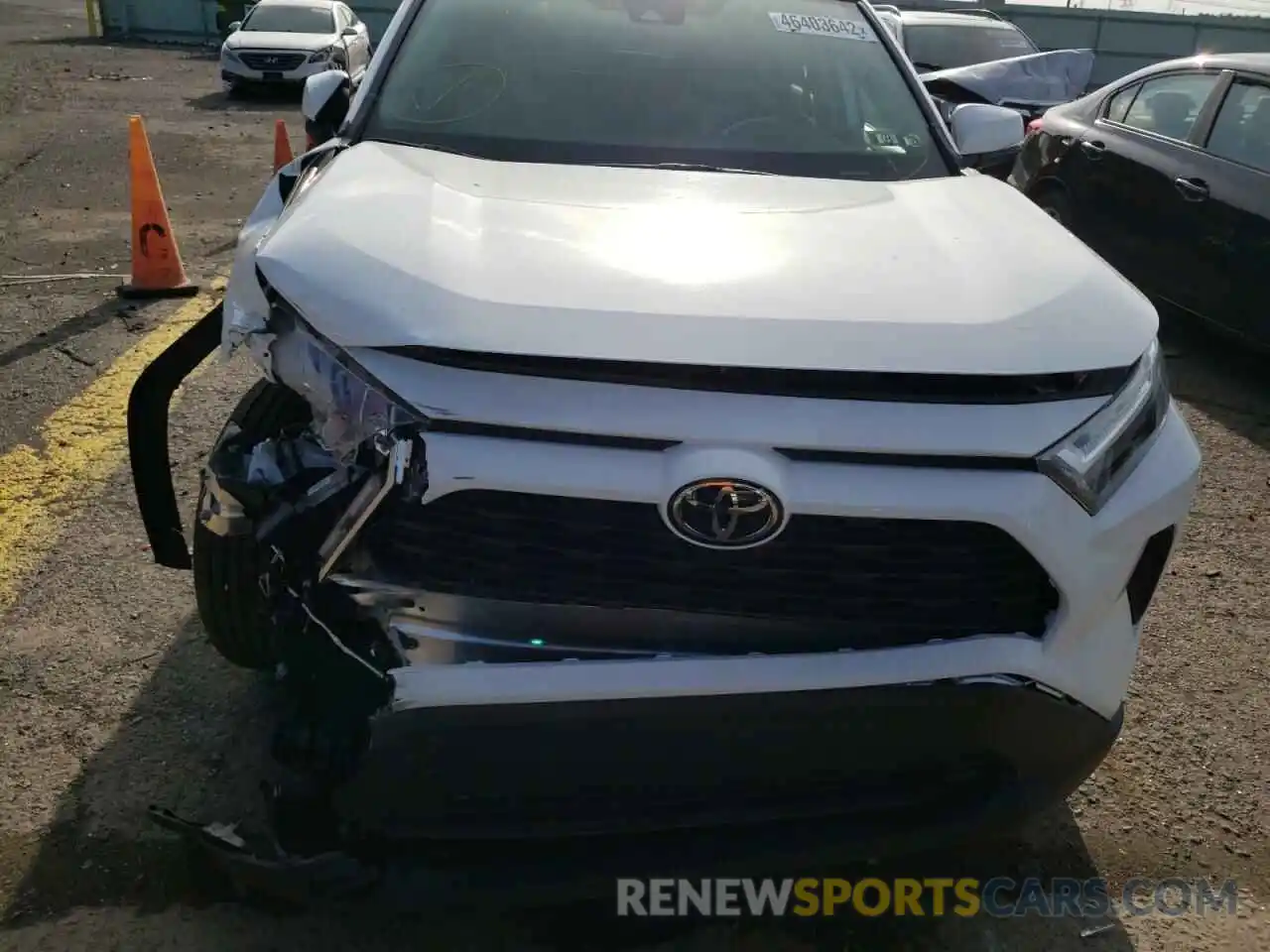 9 Photograph of a damaged car 2T3P1RFV6NC275086 TOYOTA RAV4 2022