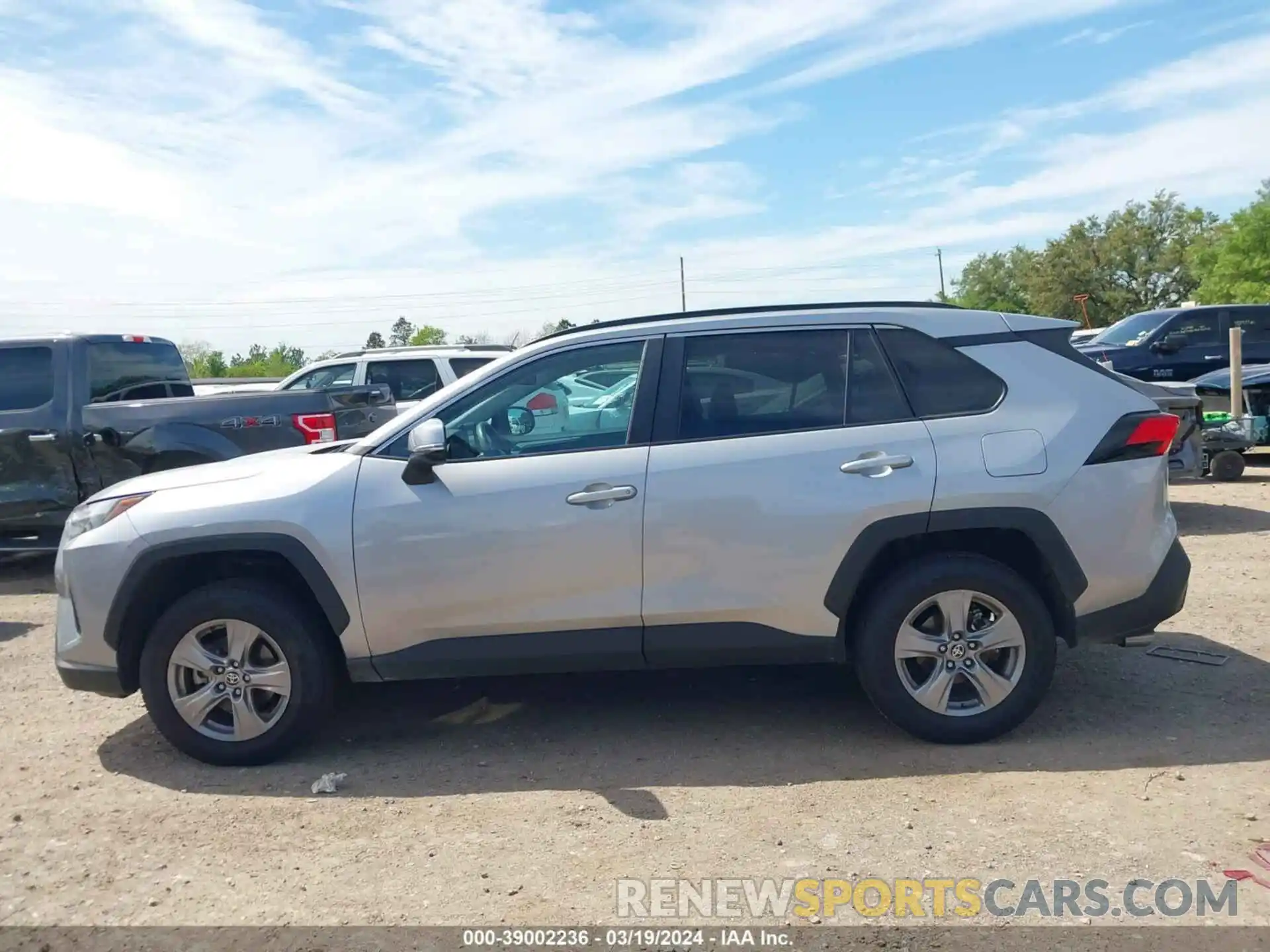 14 Photograph of a damaged car 2T3P1RFV6NW298267 TOYOTA RAV4 2022