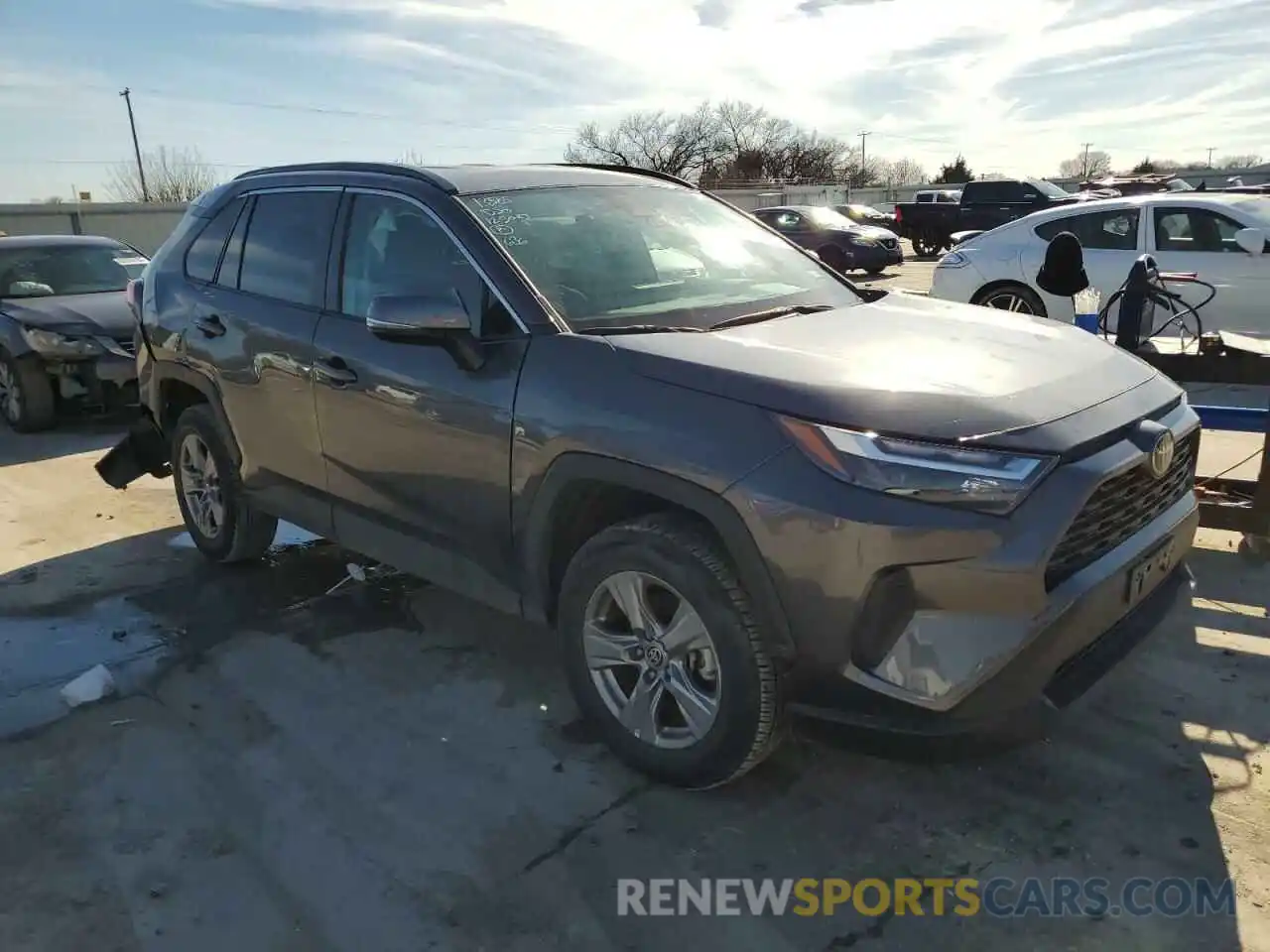 4 Photograph of a damaged car 2T3P1RFV8NC308573 TOYOTA RAV4 2022