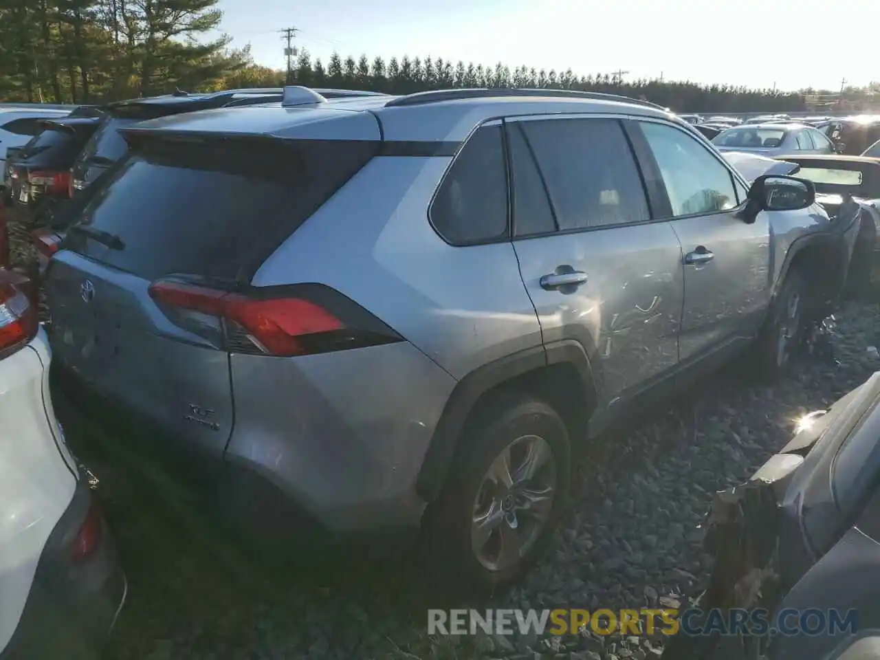 4 Photograph of a damaged car 2T3RWRFV0NW132630 TOYOTA RAV4 2022