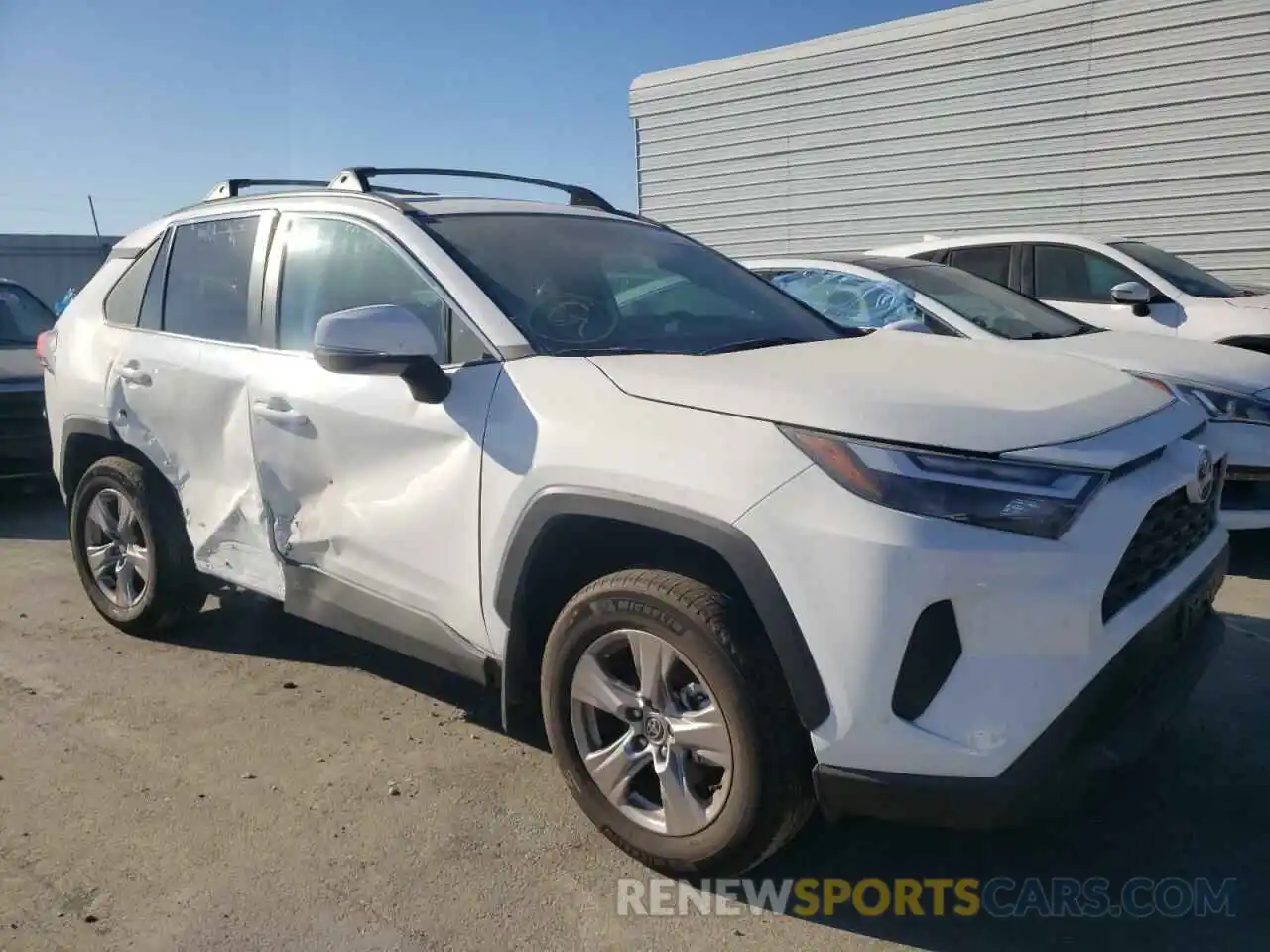 1 Photograph of a damaged car 2T3RWRFV1NW133513 TOYOTA RAV4 2022