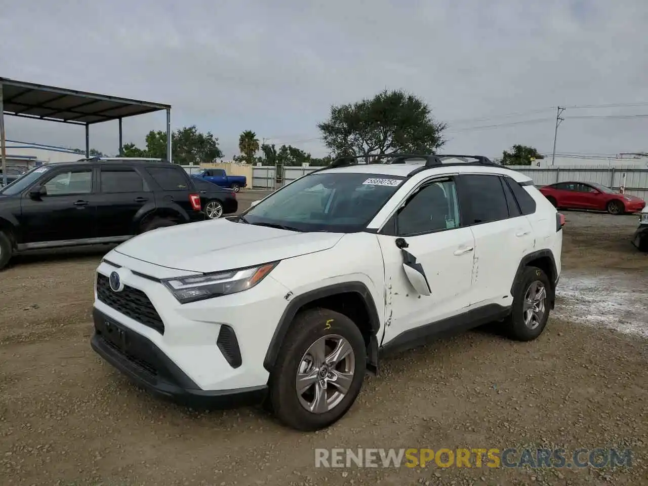 2 Photograph of a damaged car 2T3RWRFV1NW133513 TOYOTA RAV4 2022