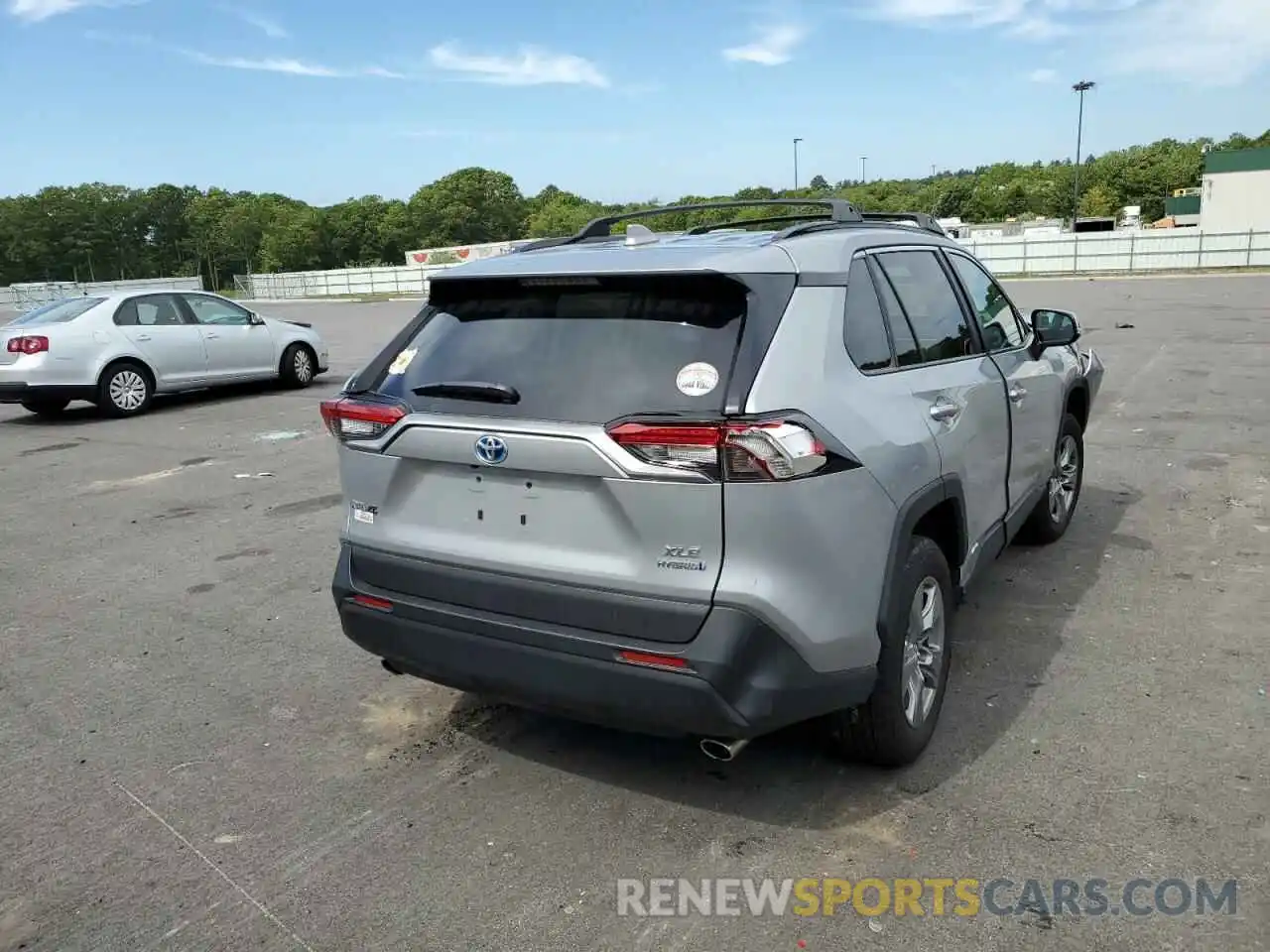 4 Photograph of a damaged car 2T3RWRFV3NW128832 TOYOTA RAV4 2022