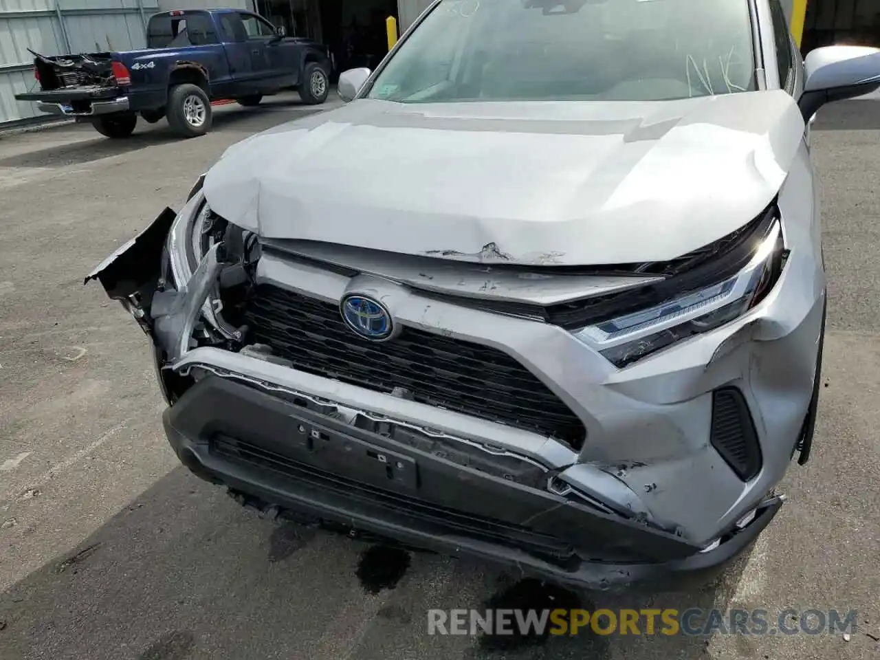 9 Photograph of a damaged car 2T3RWRFV3NW128832 TOYOTA RAV4 2022