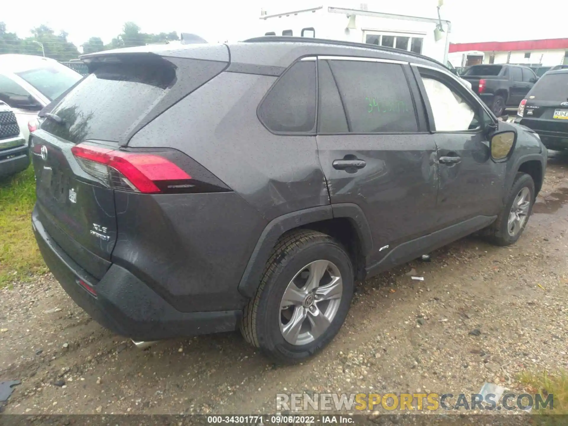 4 Photograph of a damaged car 2T3RWRFV4NW129987 TOYOTA RAV4 2022