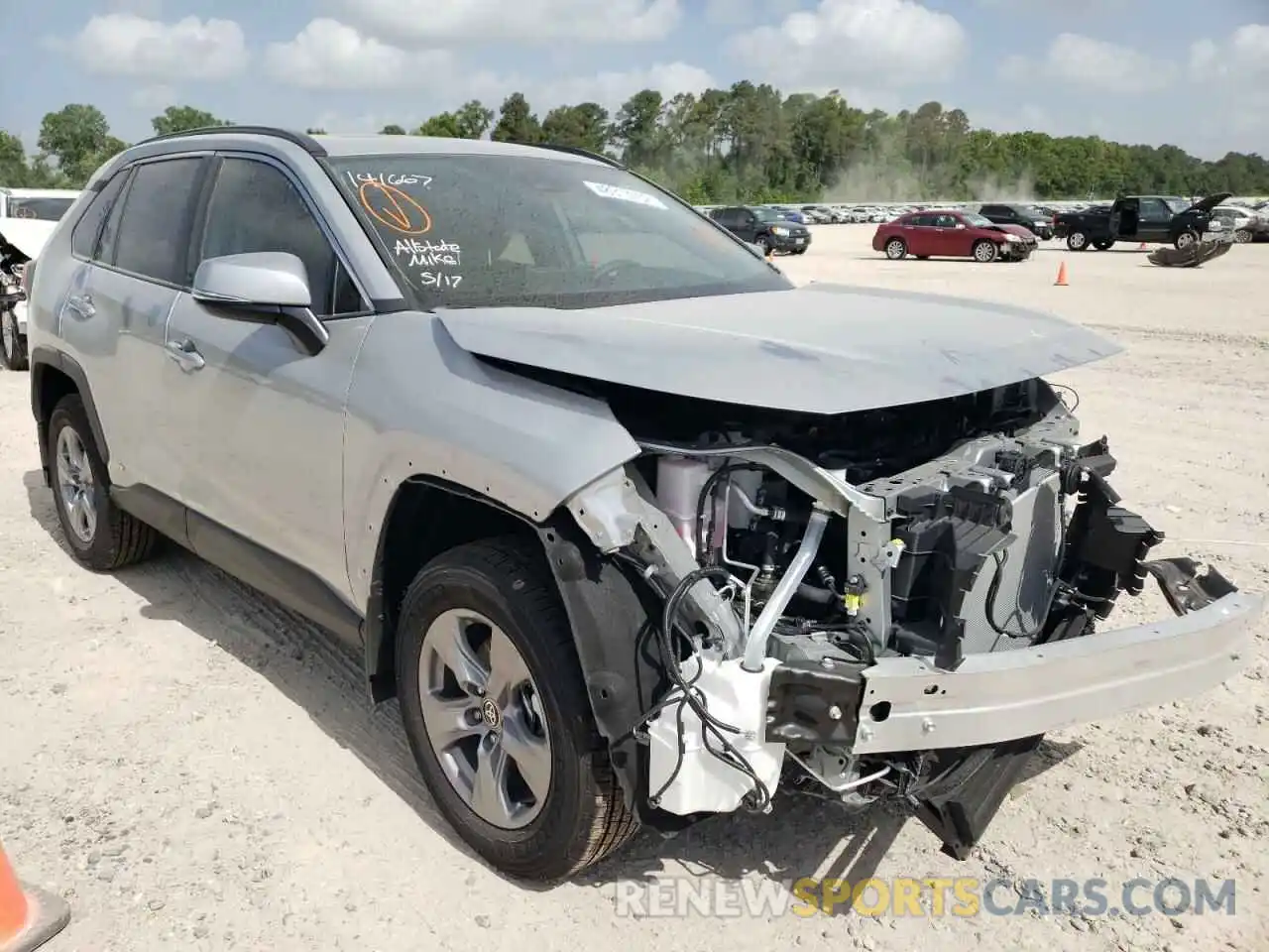 1 Photograph of a damaged car 2T3RWRFV4NW137829 TOYOTA RAV4 2022