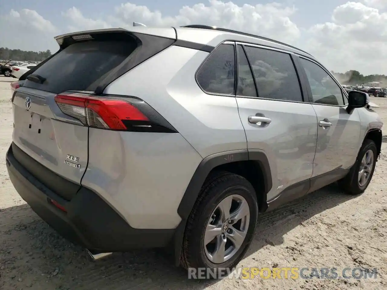 4 Photograph of a damaged car 2T3RWRFV4NW137829 TOYOTA RAV4 2022